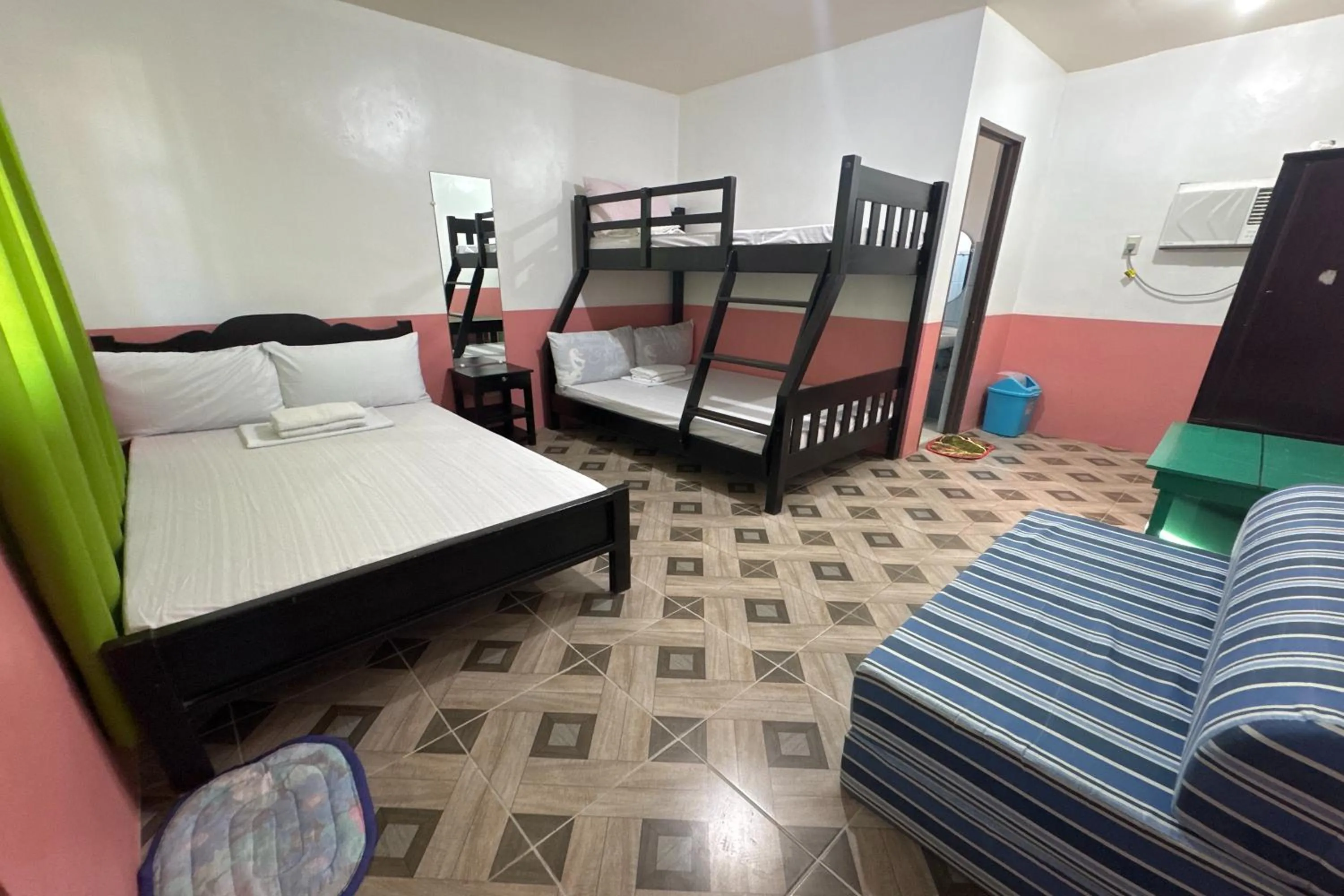 Bedroom, Bed in Jamjen's Lodge