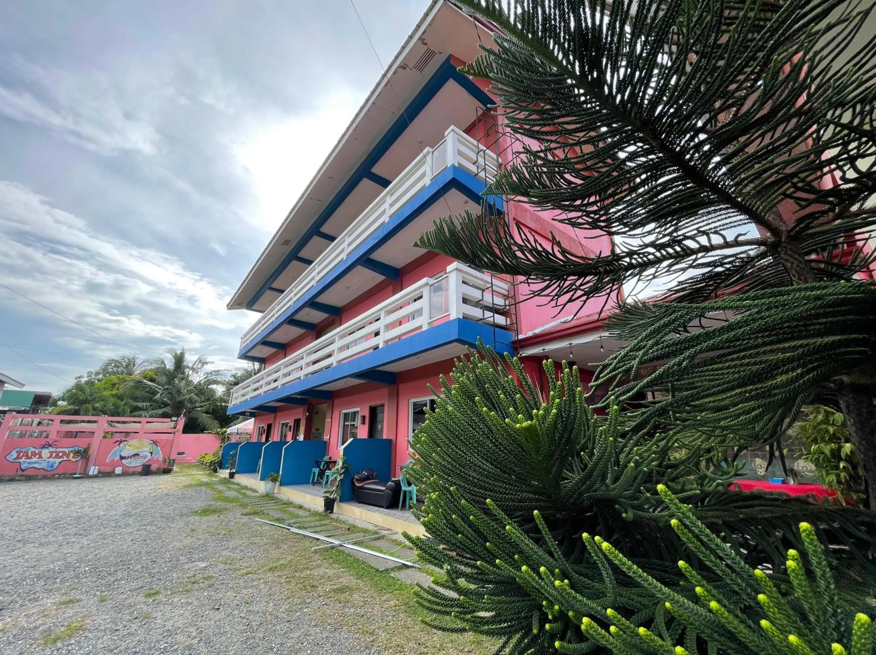 Property building in Jamjen's Lodge