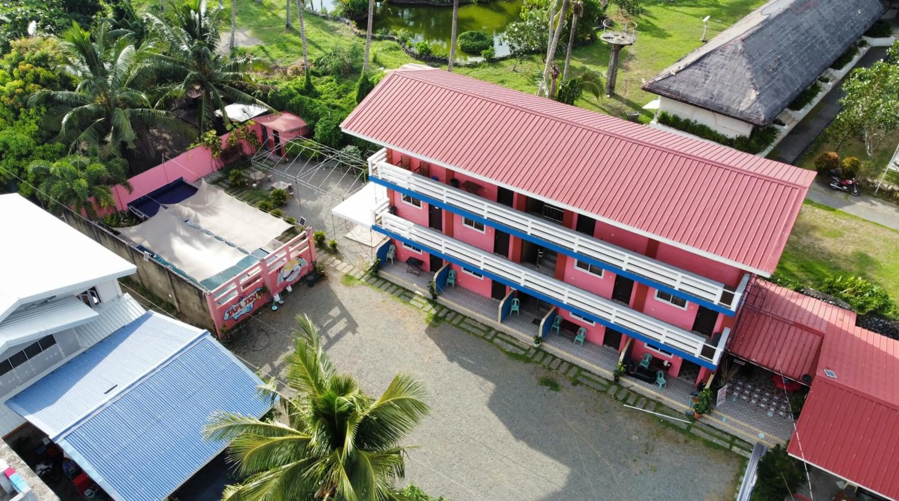 Property building in Jamjen's Lodge