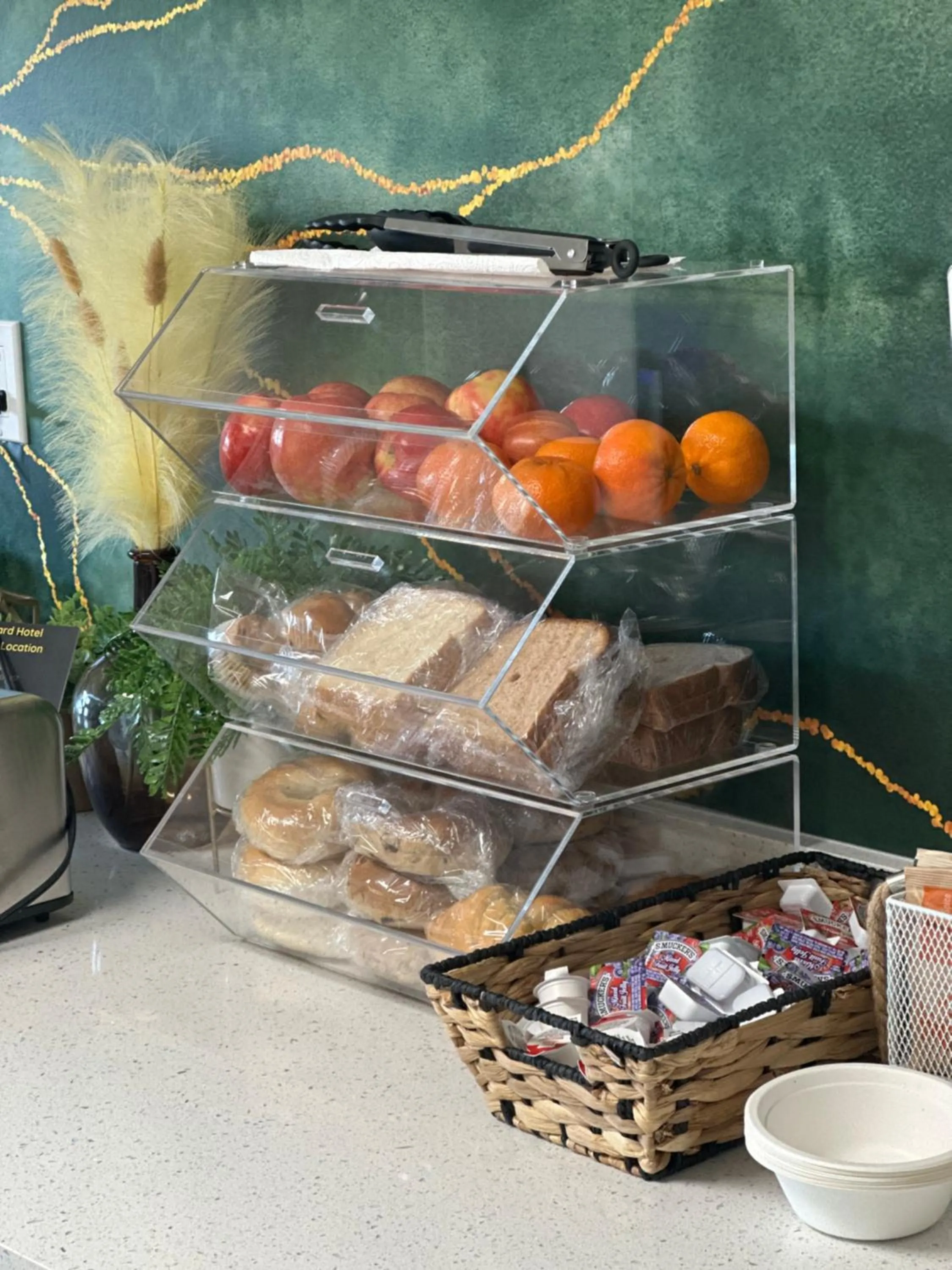 Breakfast in The Mallard Hotel & Suites