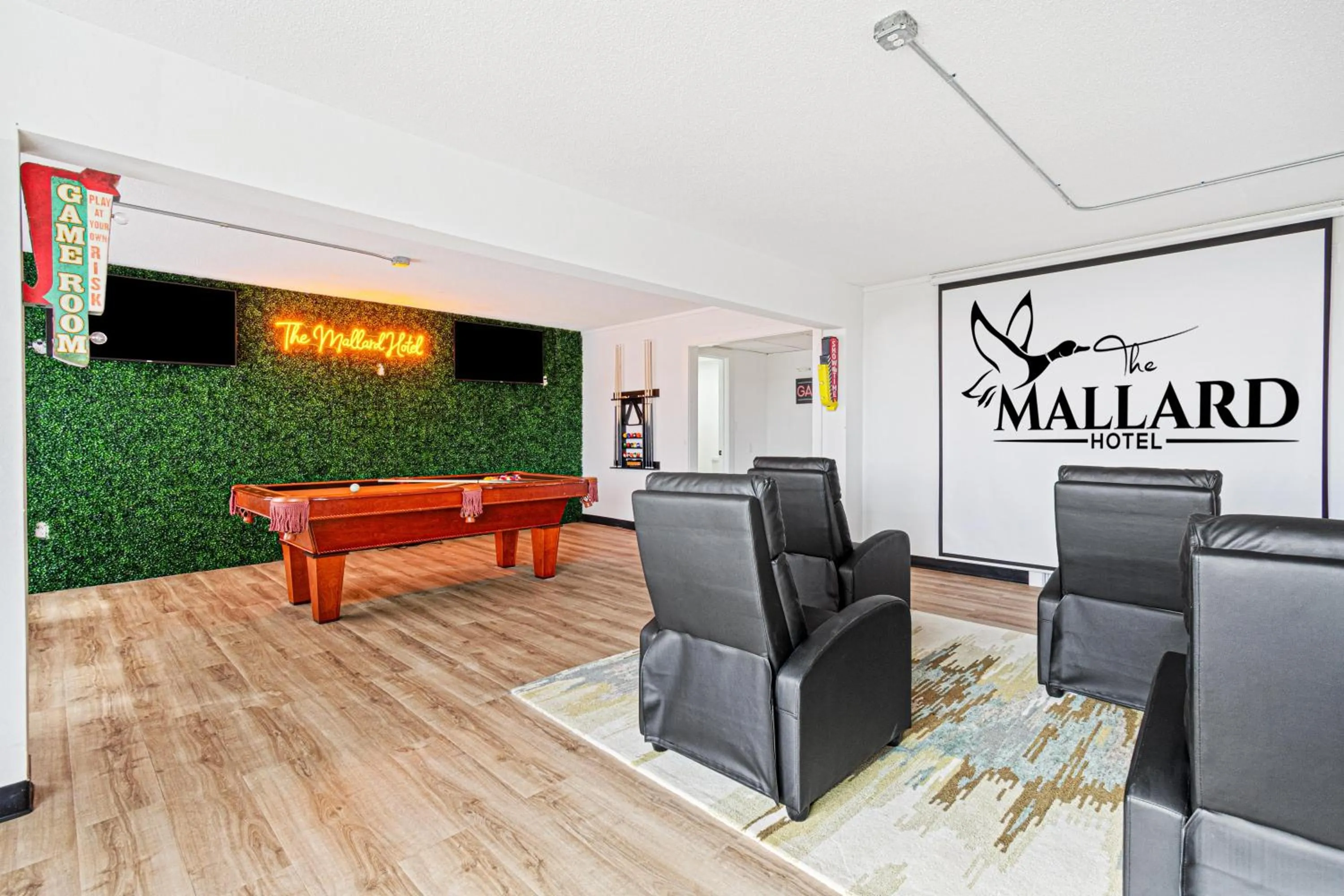 The Mallard Hotel & Suites