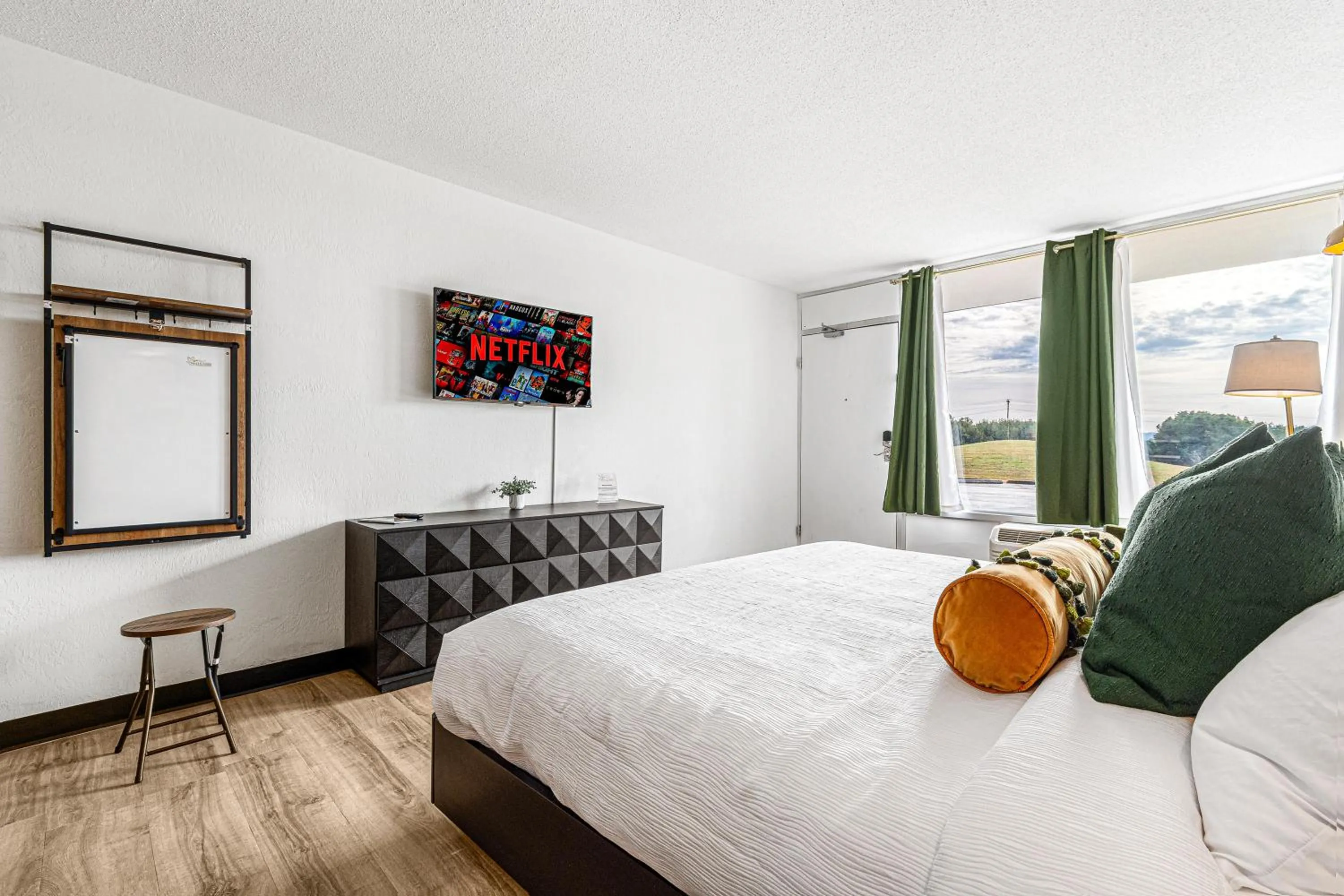 Bed in The Mallard Hotel & Suites