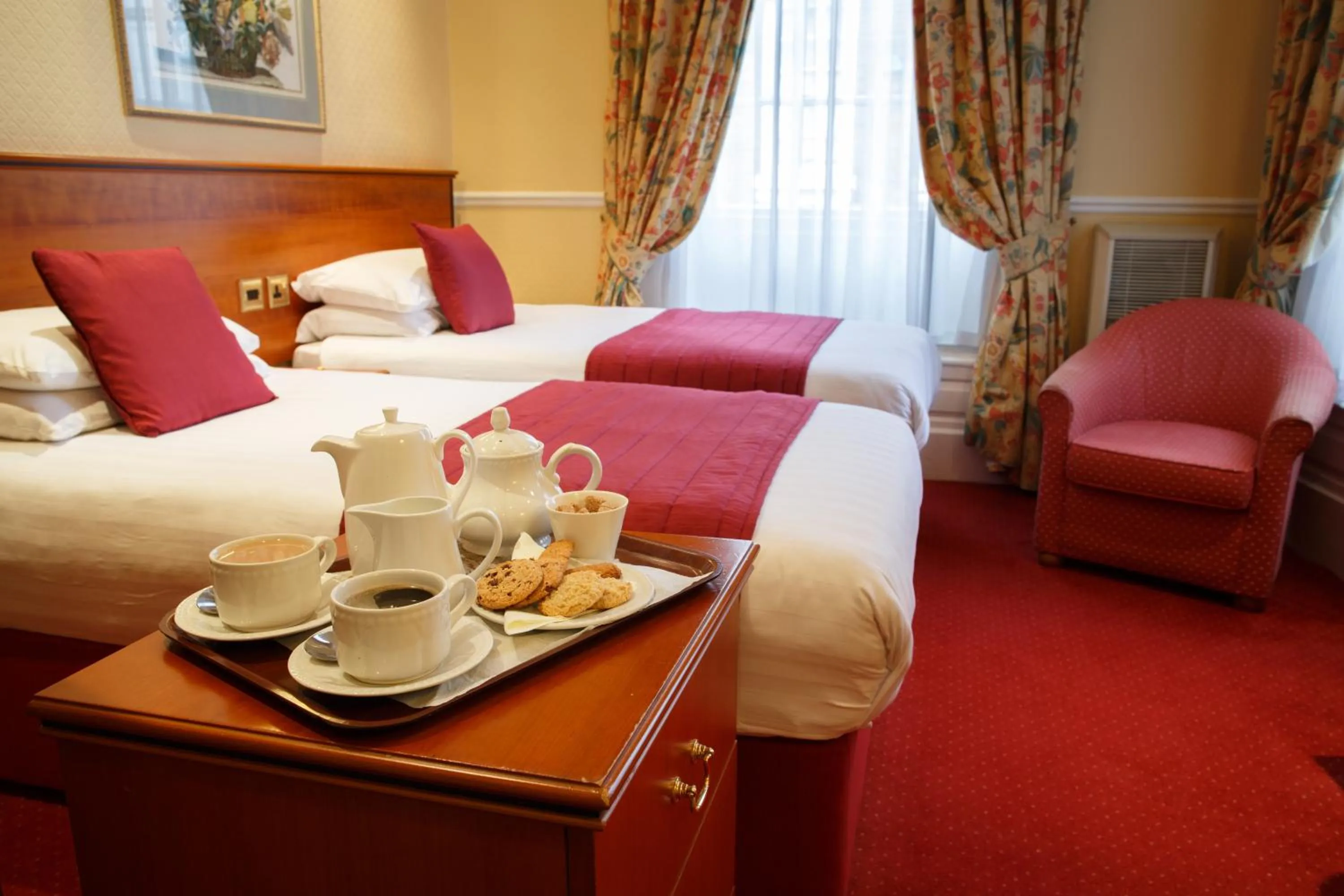 Bedroom, Bed in Best Western Lichfield City Centre The George Hotel