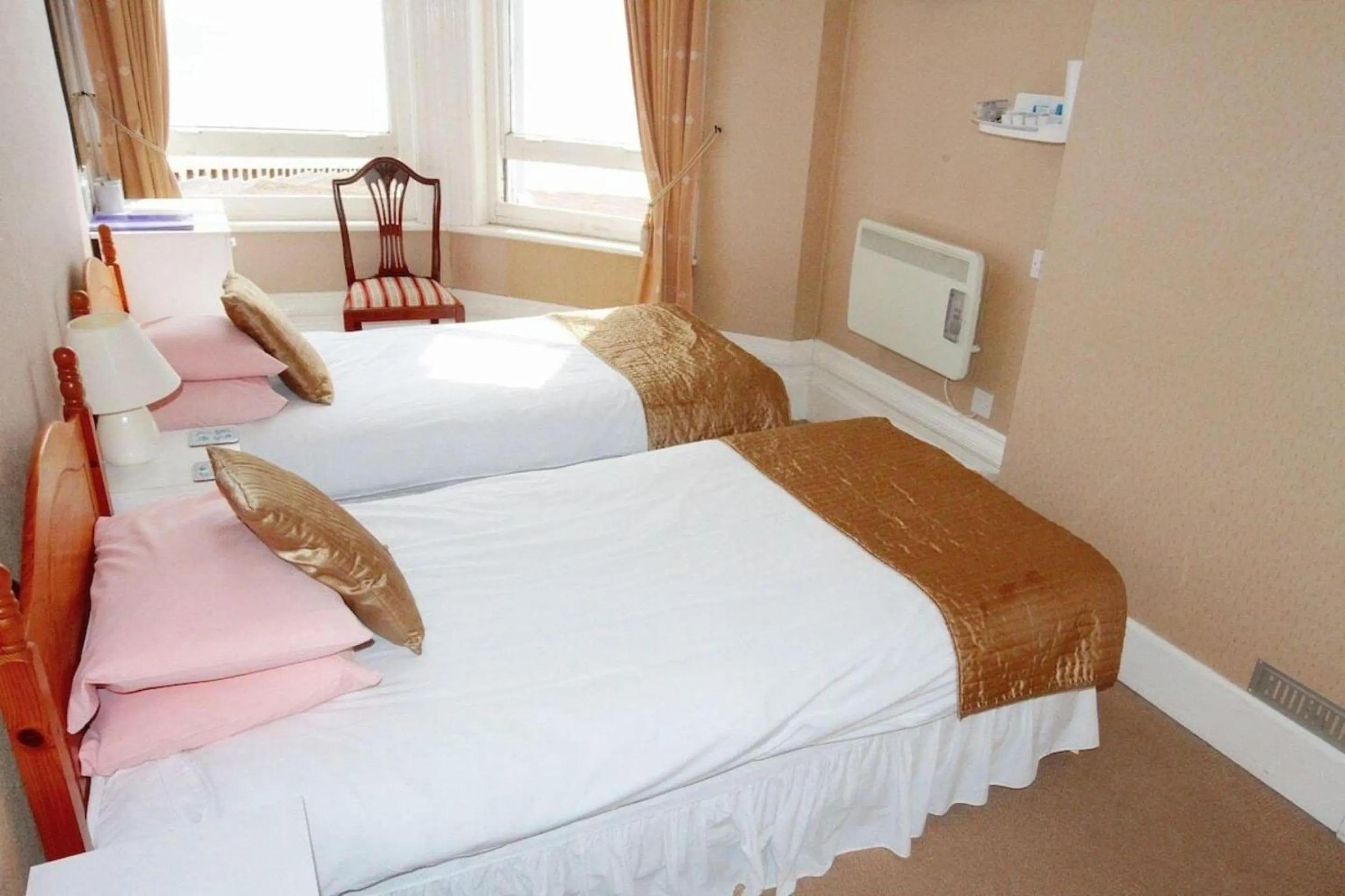 Bedroom in OYO Marine Parade Hotel, Eastbourne Pier