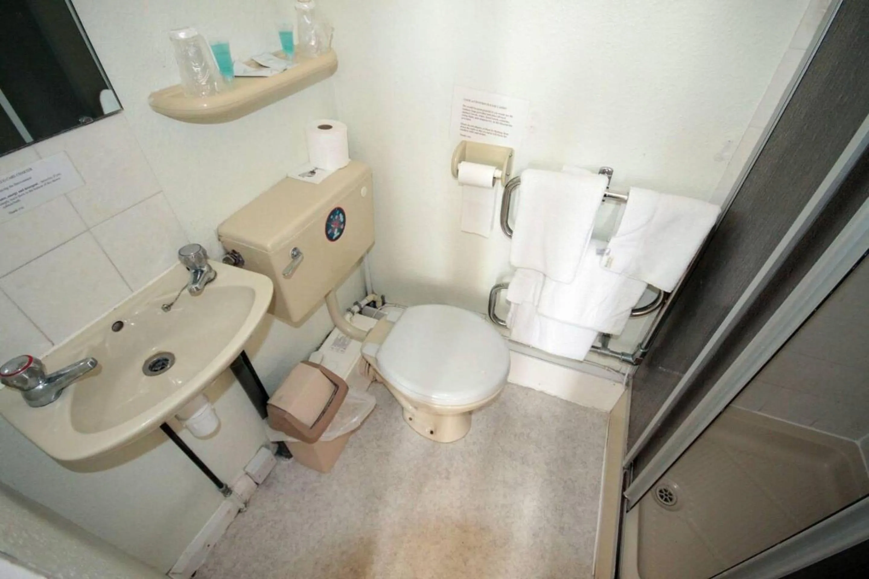 Bathroom in OYO Marine Parade Hotel, Eastbourne Pier