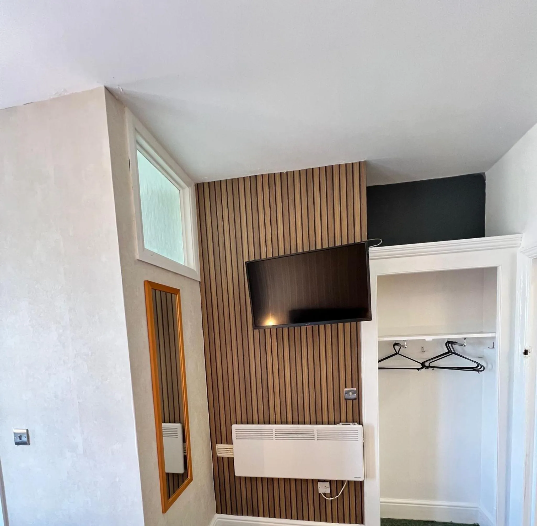 Bedroom in OYO Marine Parade Hotel, Eastbourne Pier