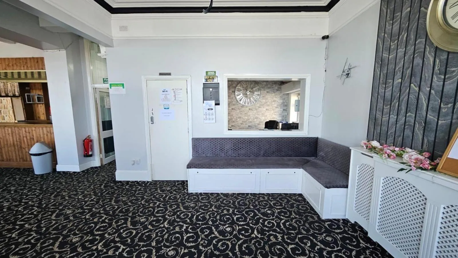 Lobby or reception in OYO Marine Parade Hotel, Eastbourne Pier