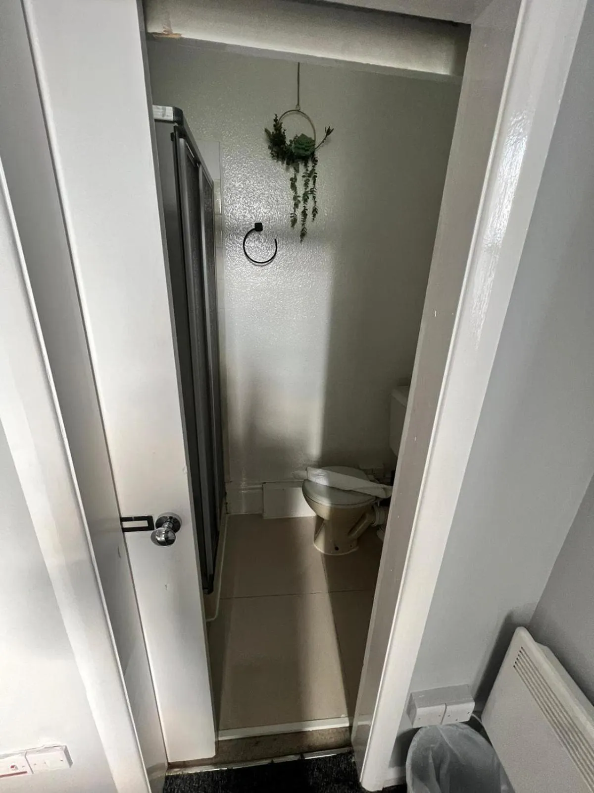 Bathroom in OYO Marine Parade Hotel, Eastbourne Pier