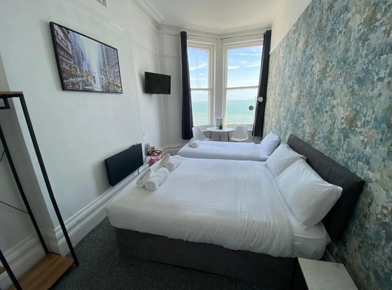 Bedroom in OYO Marine Parade Hotel, Eastbourne Pier