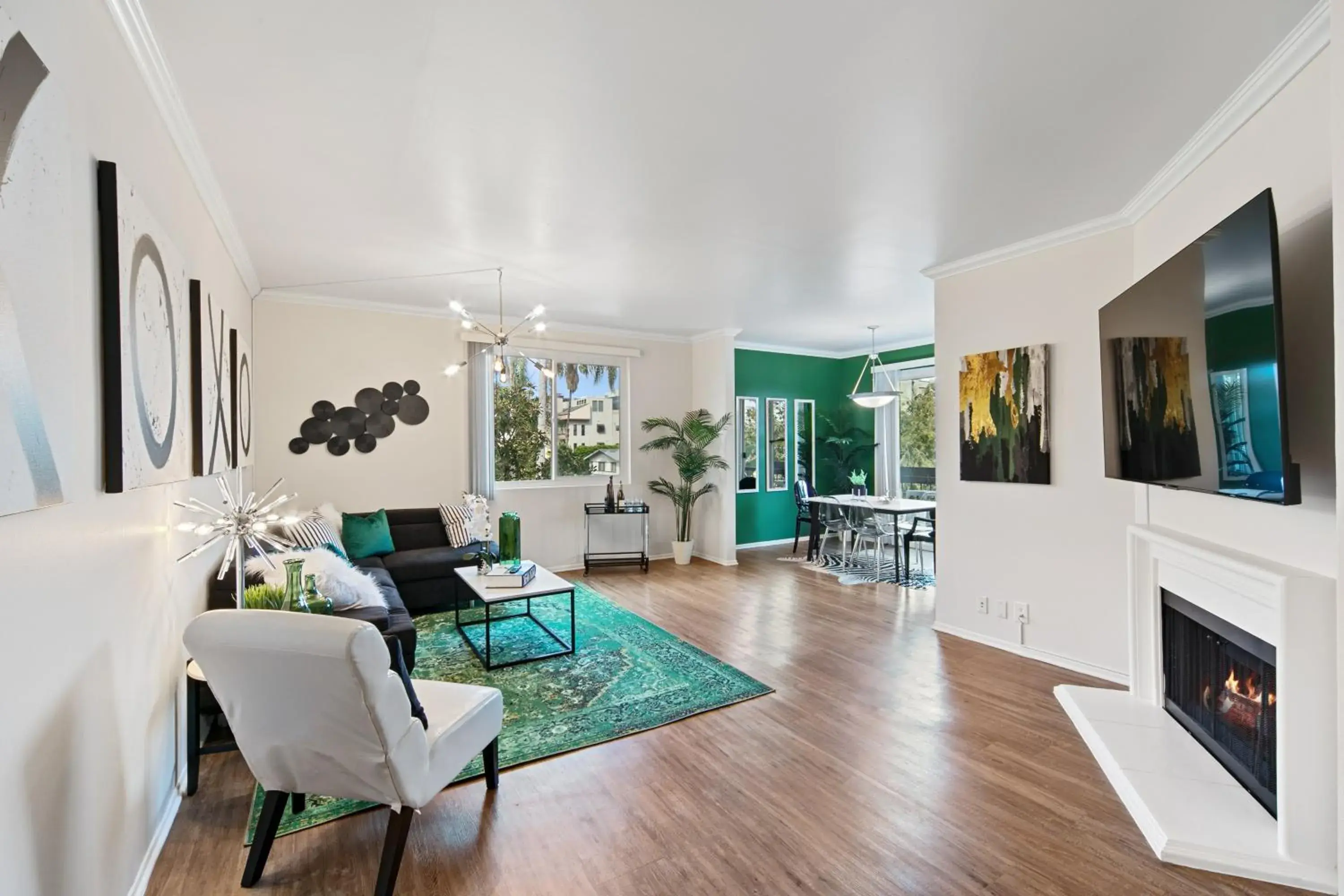 Beverly Hills Glamour Oasis 2 BR Apt with Parking 304 Beverly Hills Glamour Oasis 2 BR Apt with Parking 304