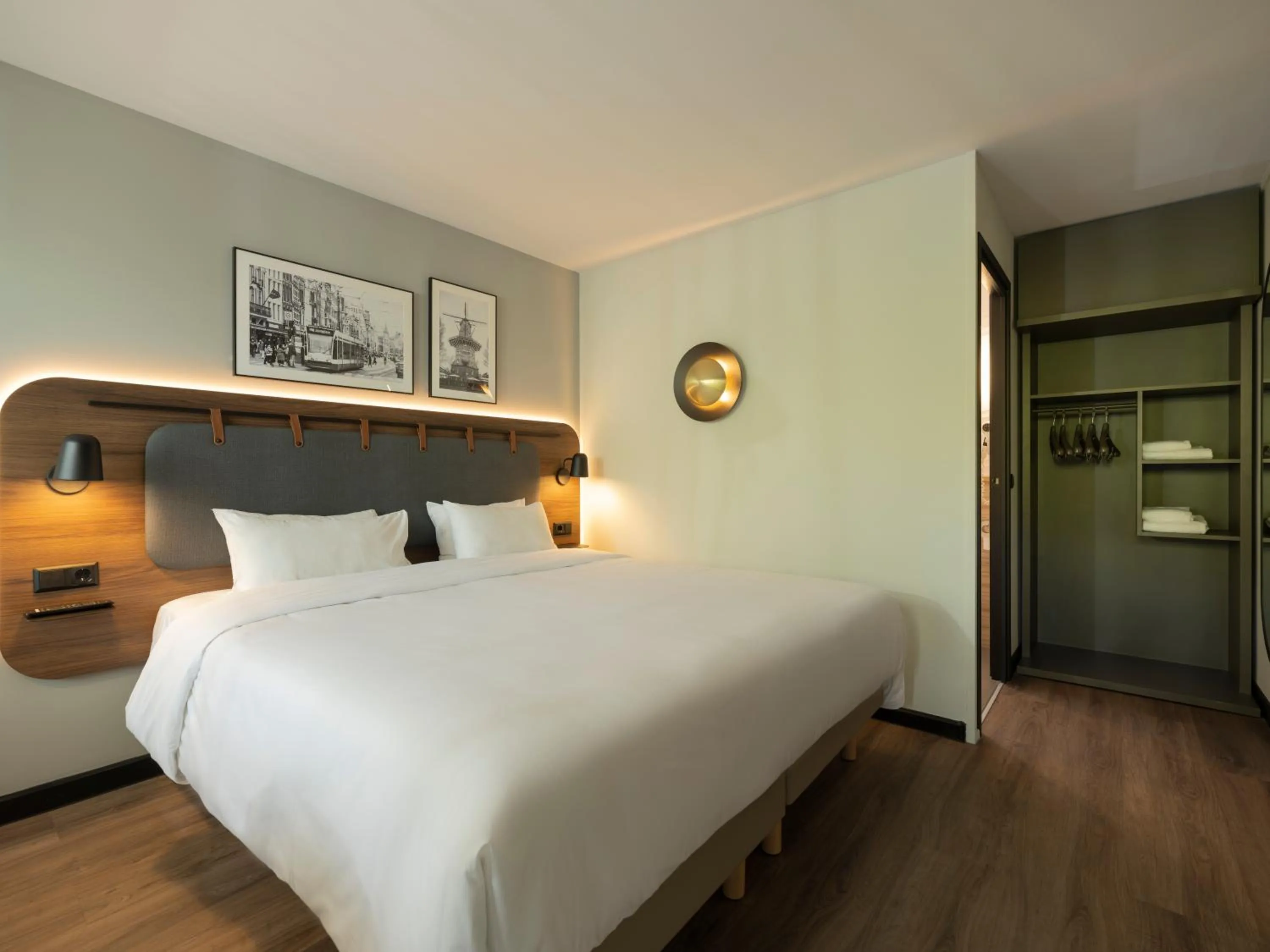 Bedroom, Bed in Campanile Hotel & Restaurant Amsterdam Zuid-Oost