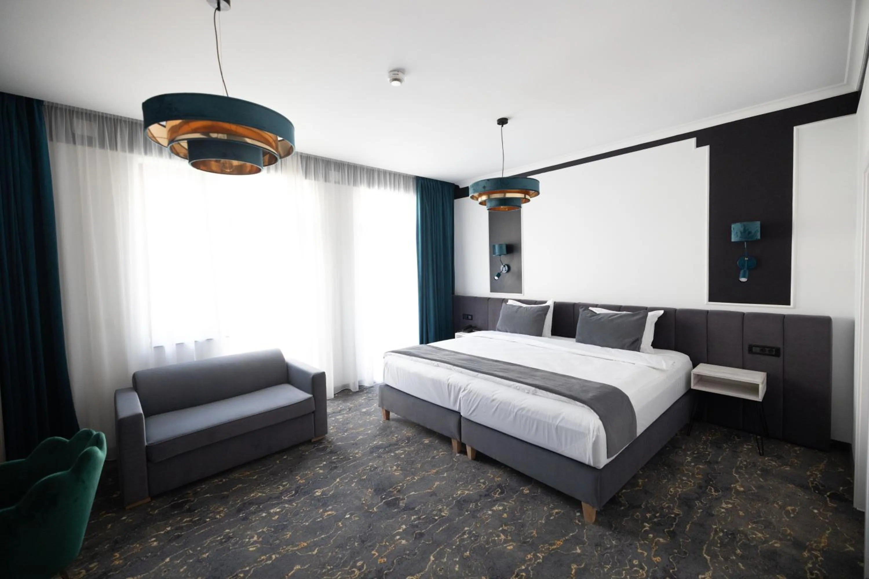 Photo of the whole room, Bed in Opera Hotel