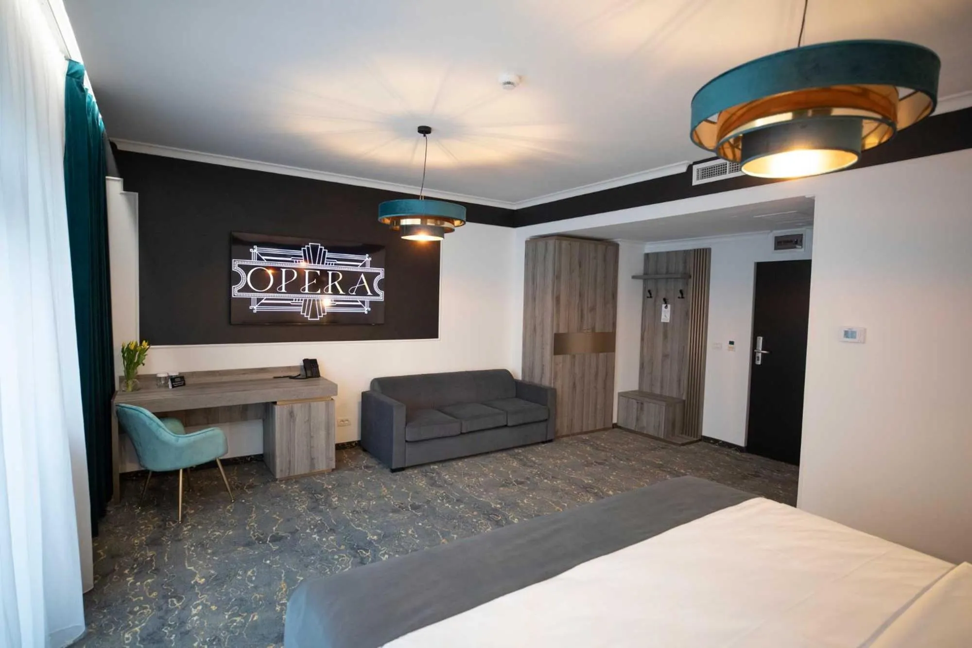 Photo of the whole room, Bed in Opera Hotel