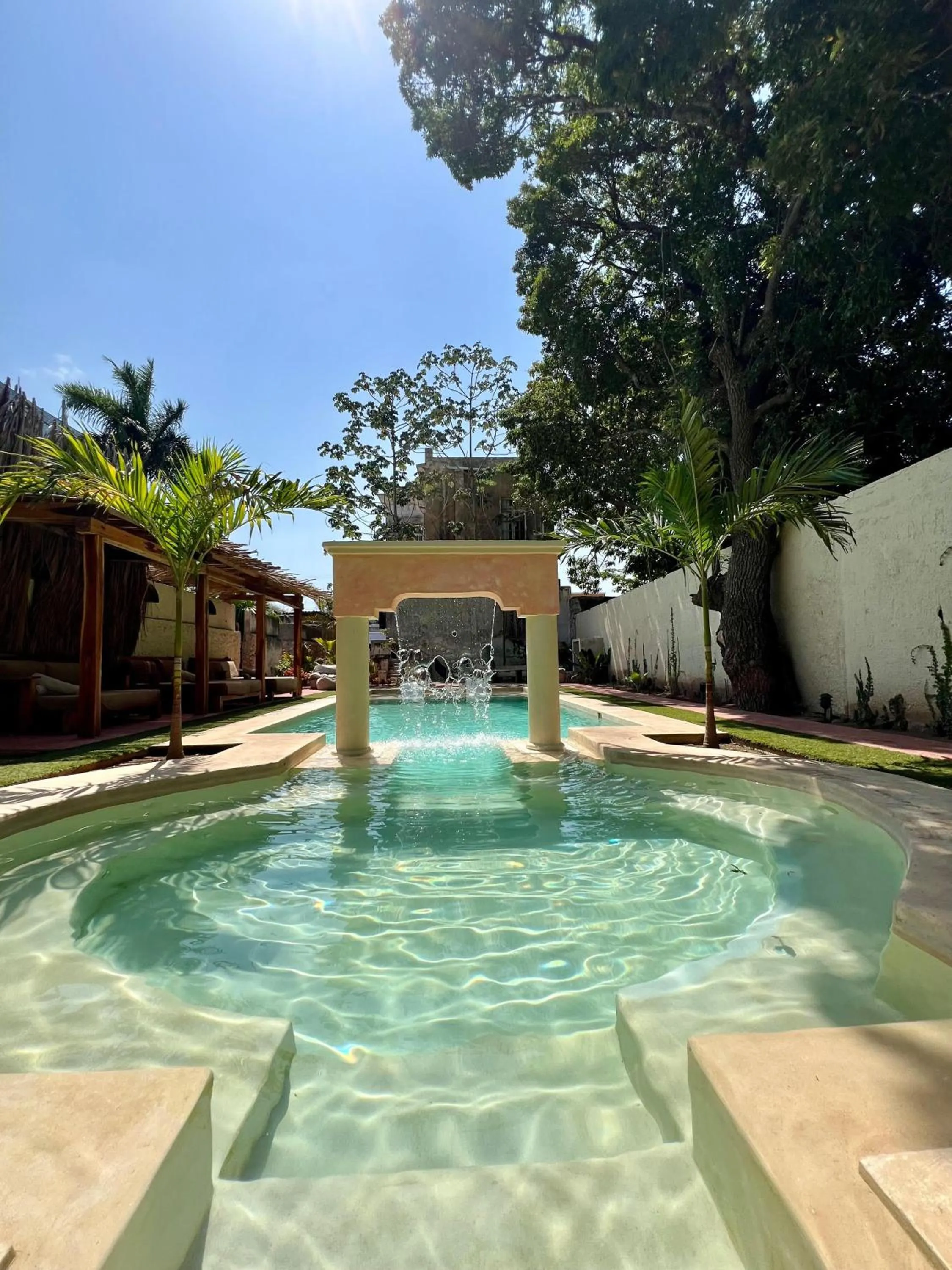Swimming pool in Historic House Hotel boutique