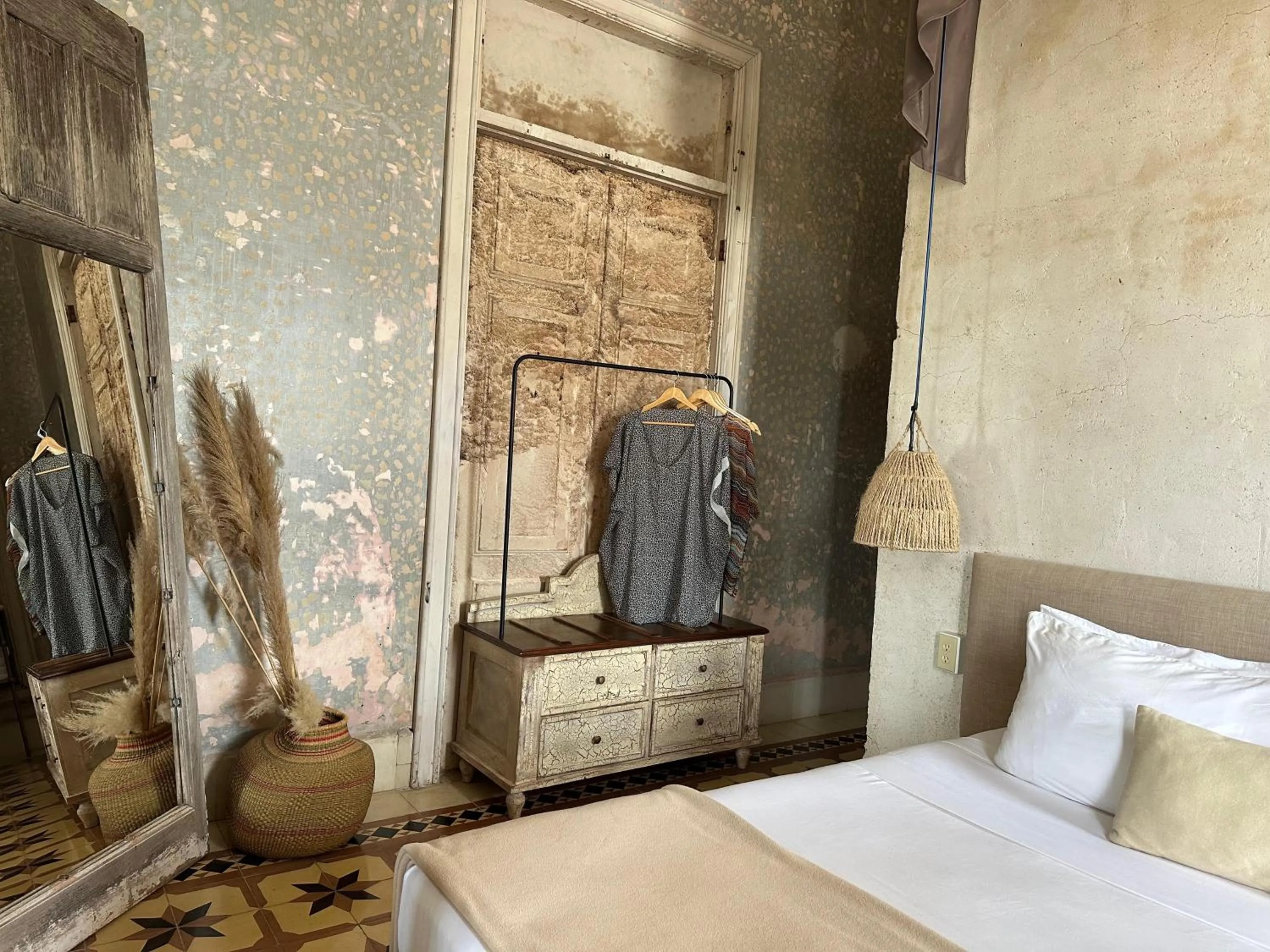 wardrobe, Bed in Historic House Hotel boutique