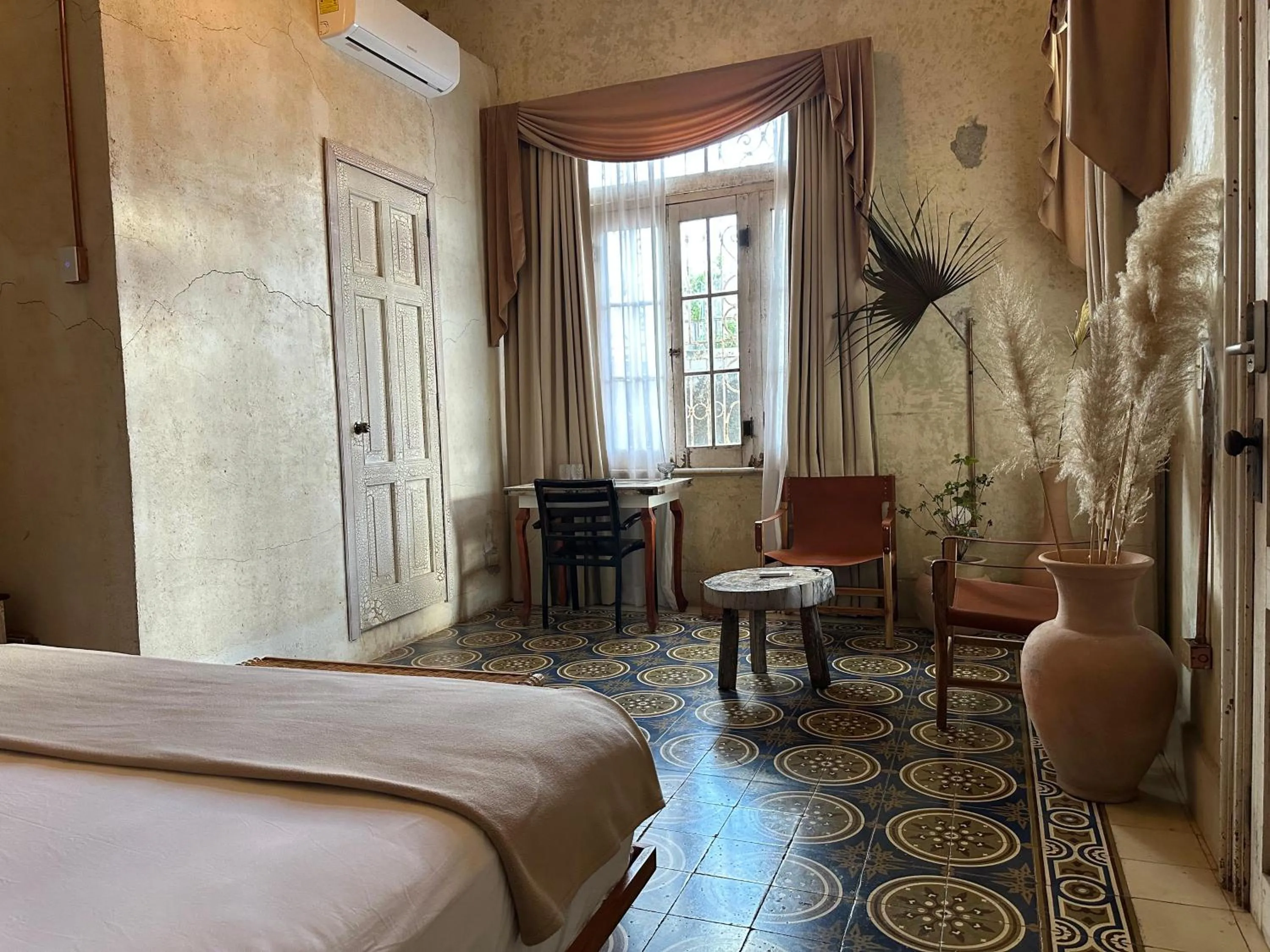 Photo of the whole room, Bed in Historic House Hotel boutique