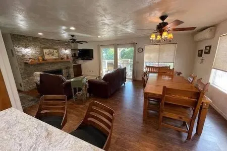 Creekside Suite Sleeps 2 Creek frontage Bbq