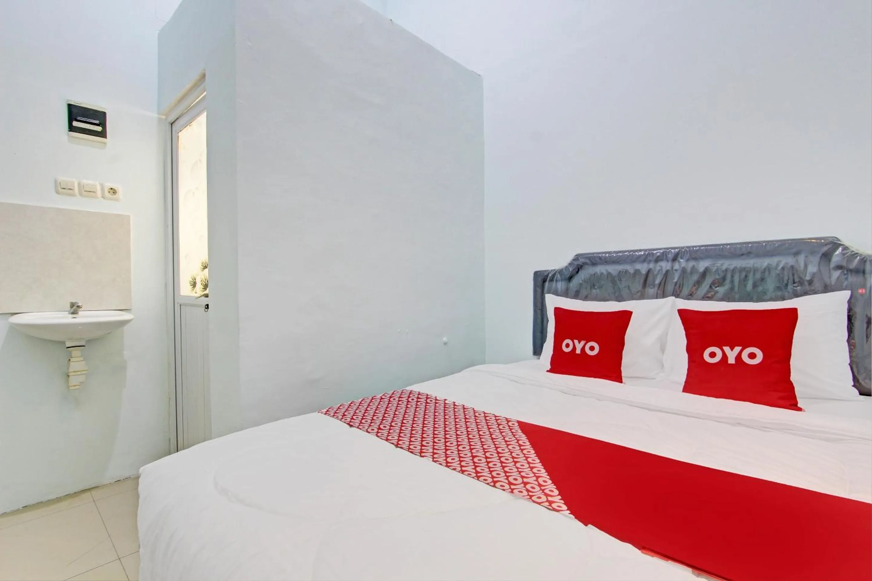 Bedroom, Bed in Hotel O New Puspa Residence