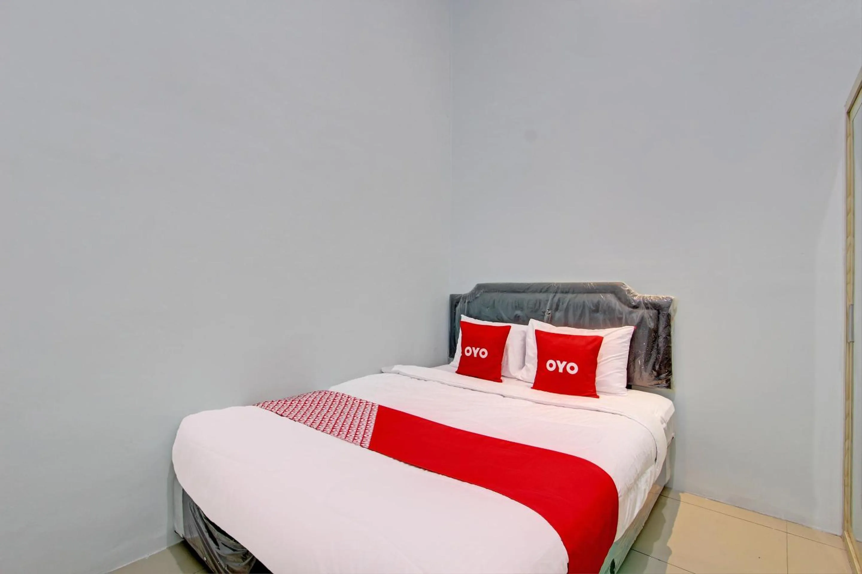 Bedroom, Bed in Hotel O New Puspa Residence