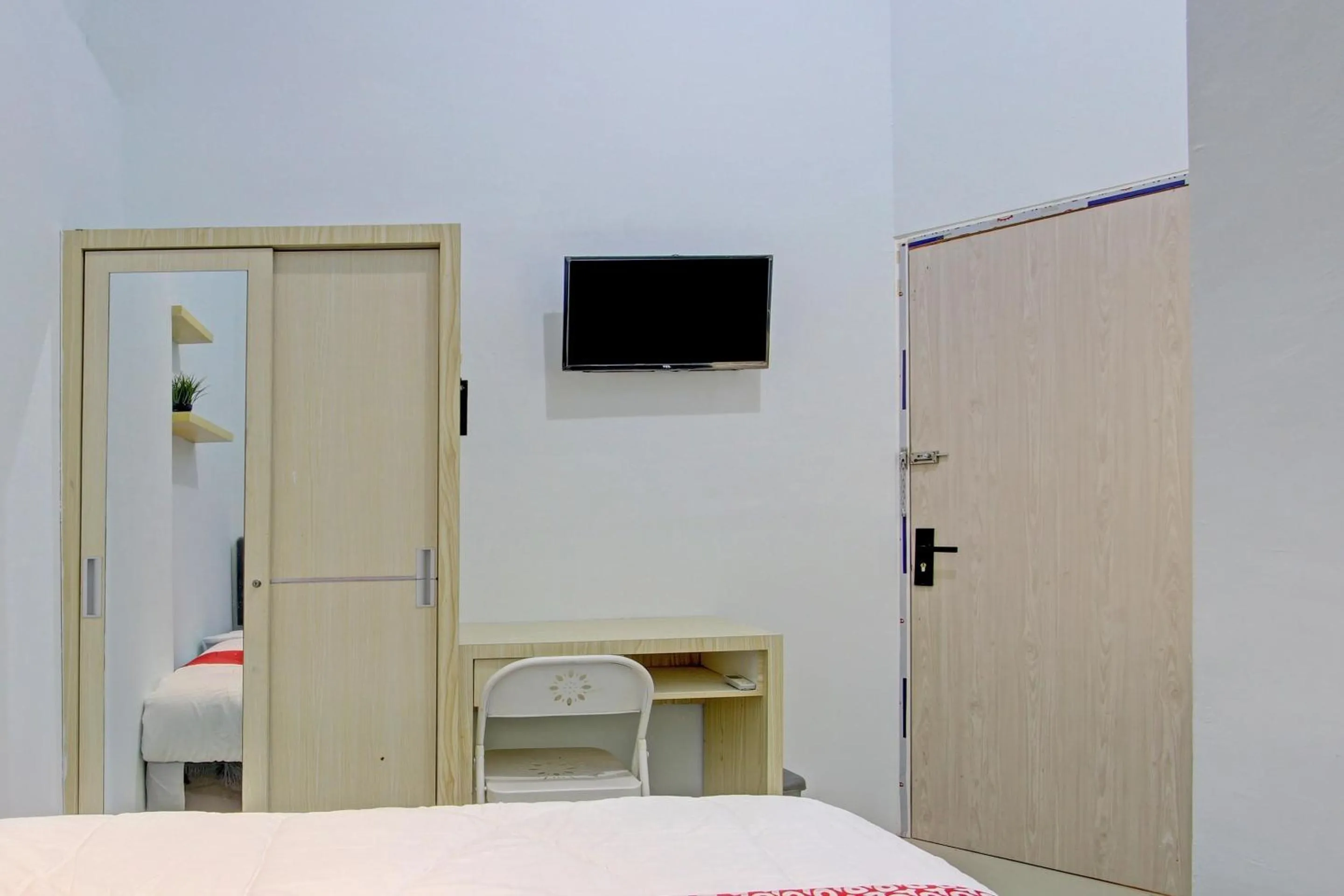 Bedroom, Bed in Hotel O New Puspa Residence