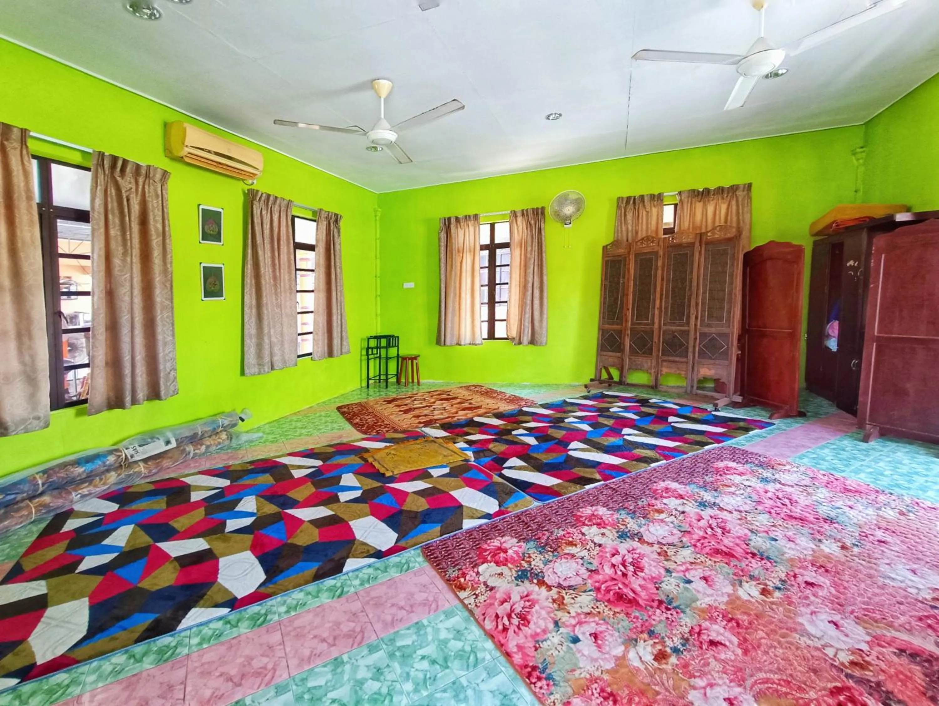 air conditioner, Bed in Chalet Yunie Marang by RVH