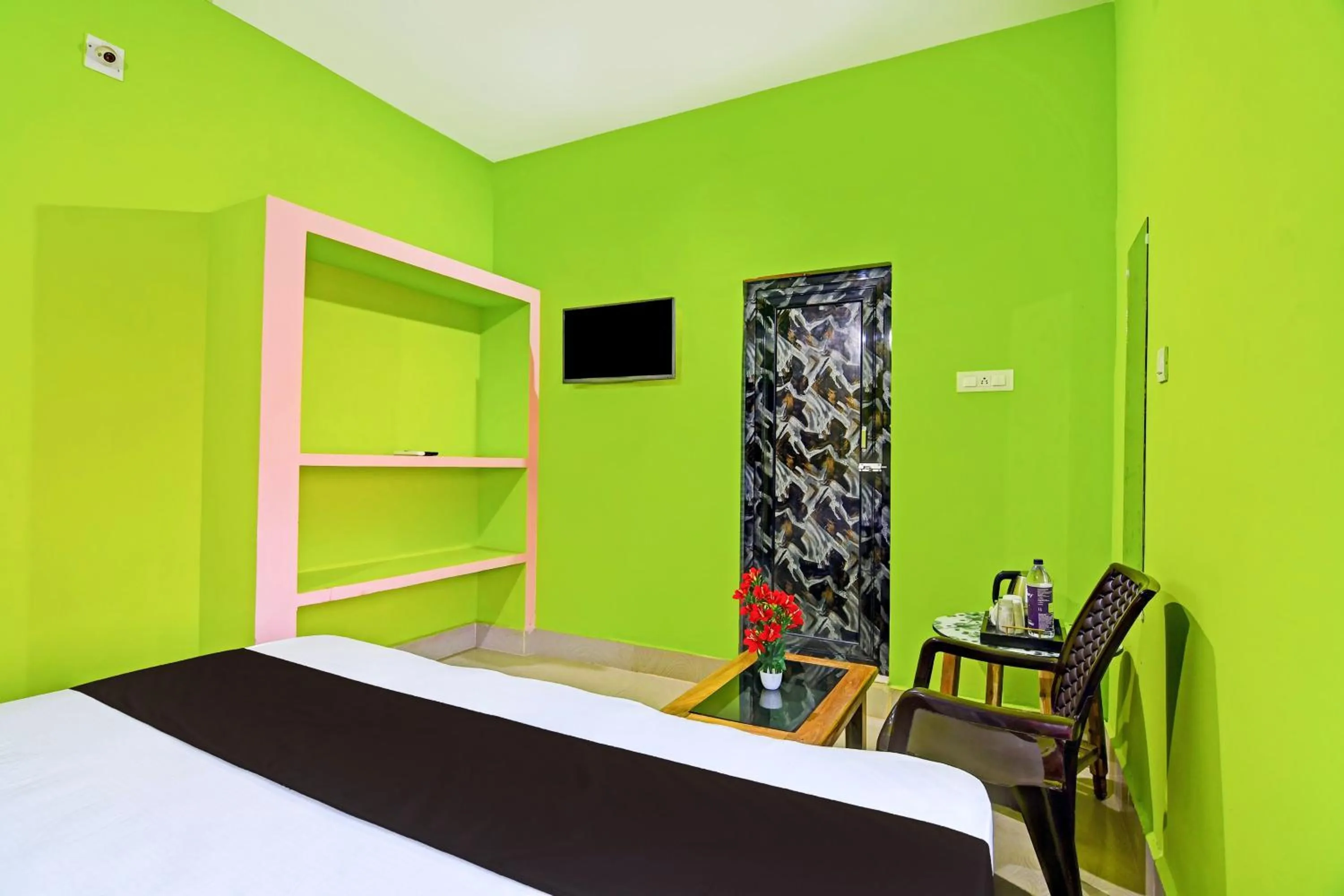 Bedroom, Bed in Hotel O Khushi Guest House