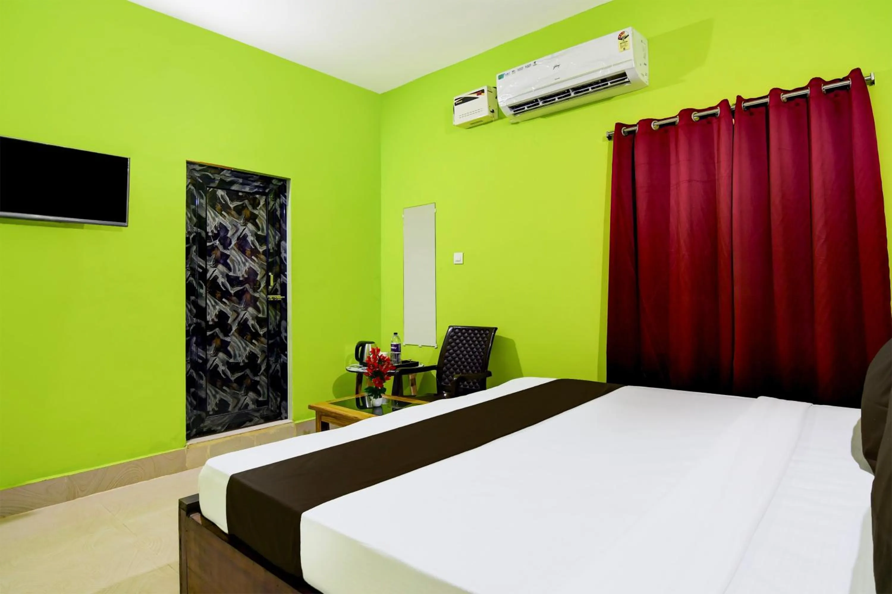 Bedroom, Bed in Hotel O Khushi Guest House