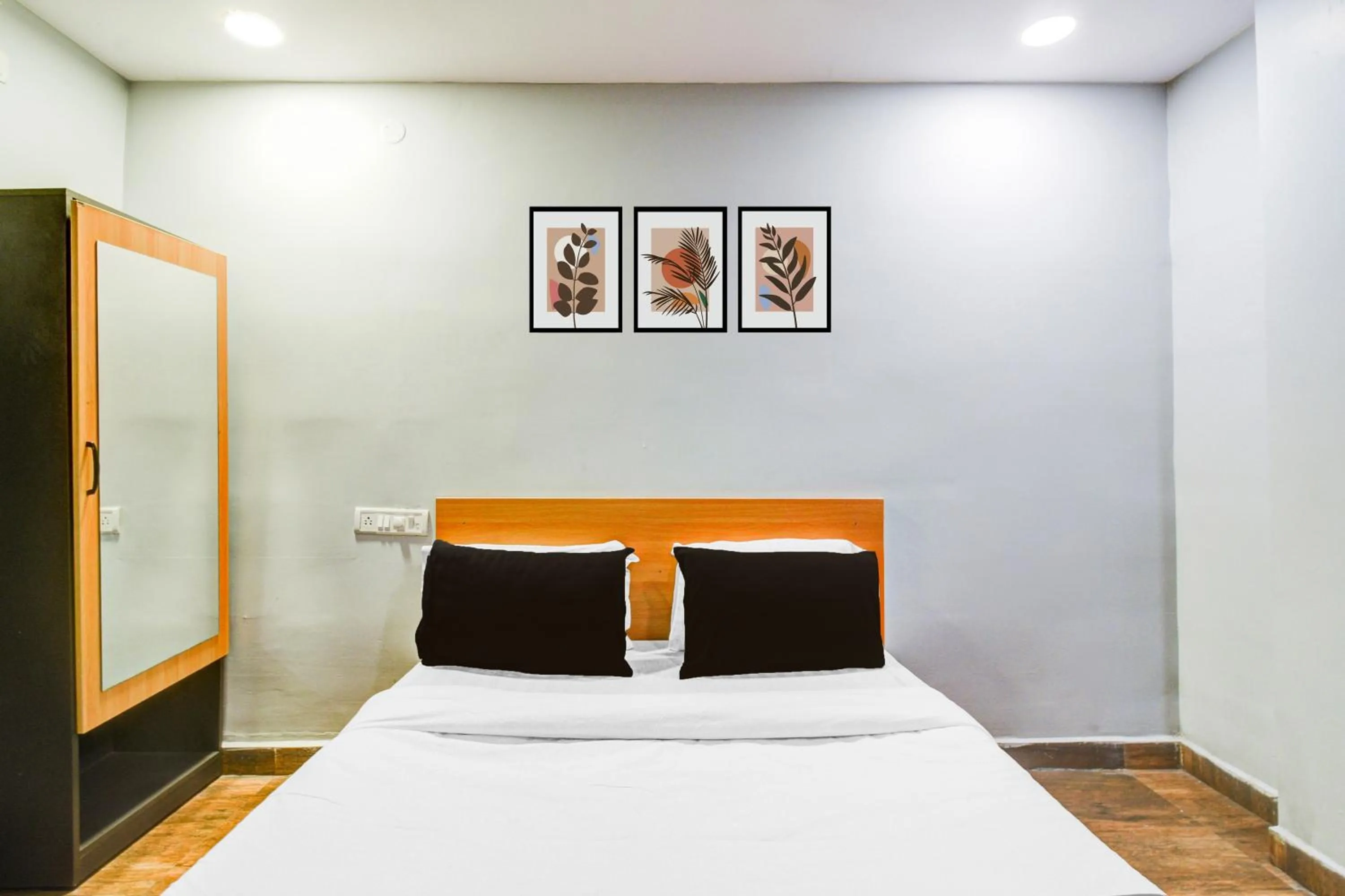 Bedroom, Bed in Super Collection O Malkajgiri