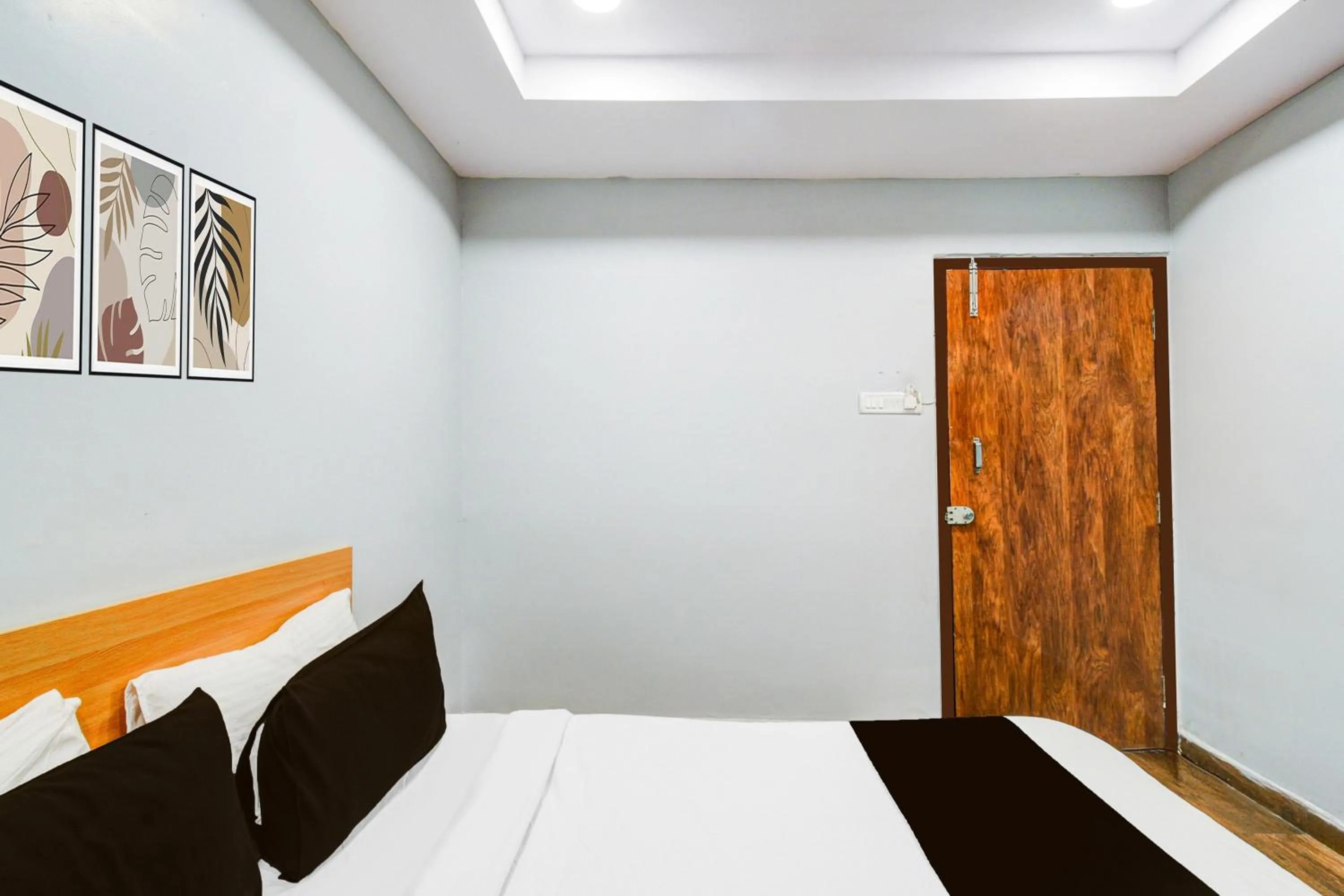 Bedroom, Bed in Super Collection O Malkajgiri