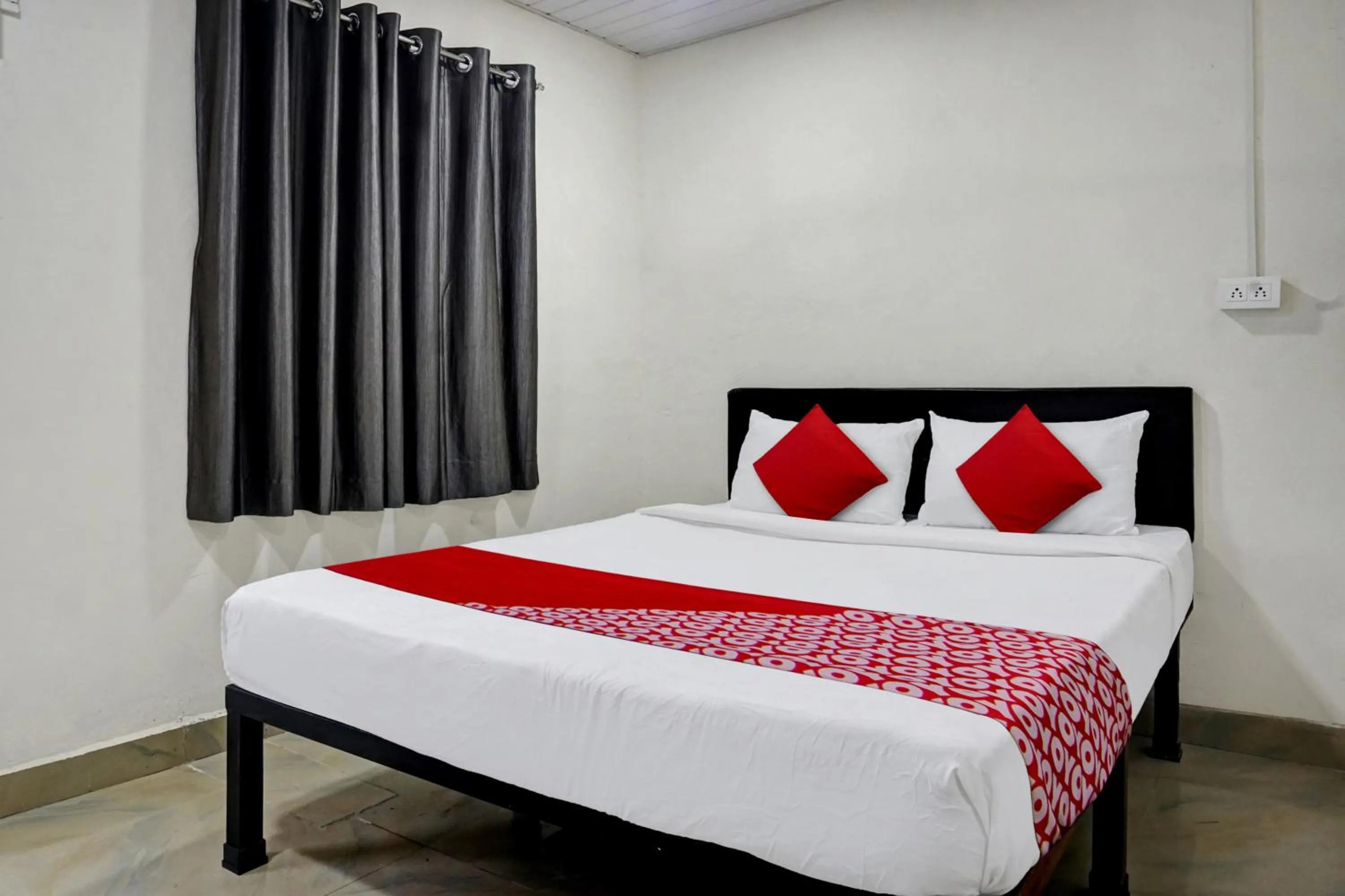 Bedroom, Bed in Hotel O Metro View