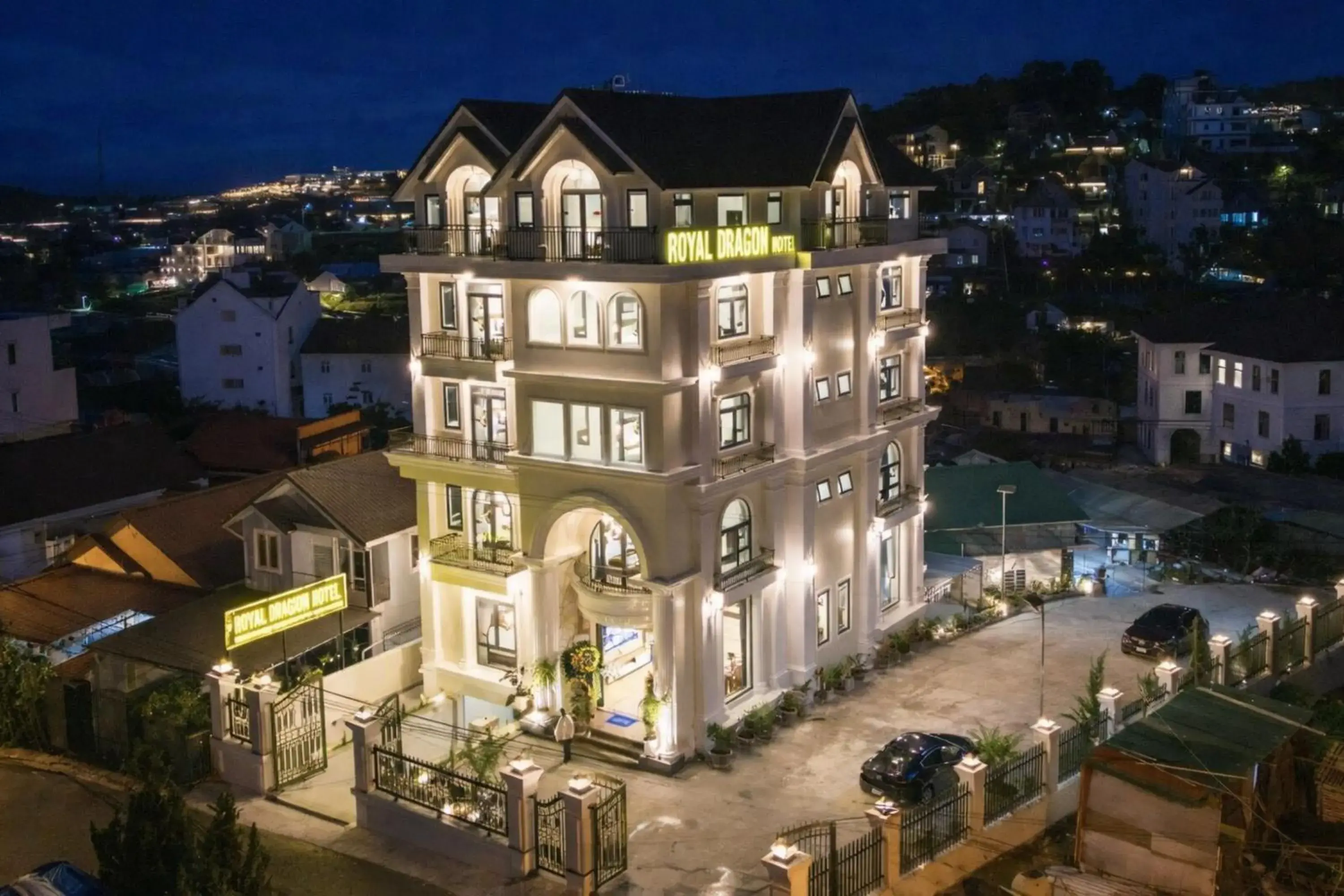 ROYAL DRAGON HOTEL ROYAL DRAGON HOTEL