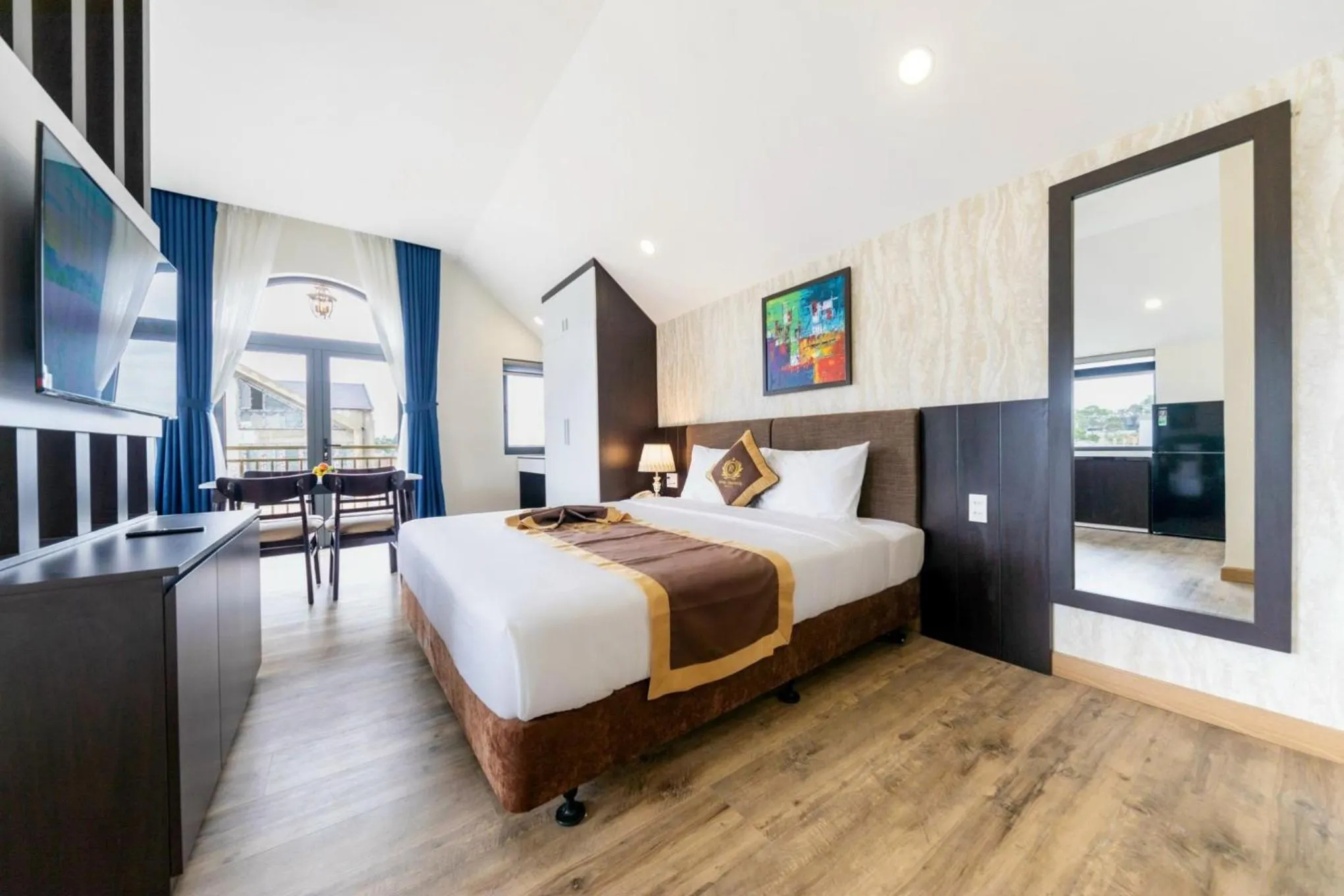 Bed in ROYAL DRAGON HOTEL