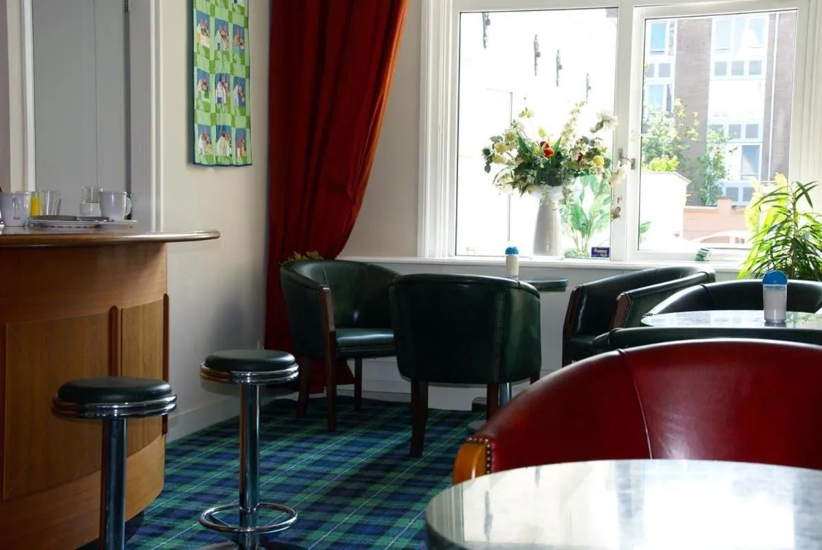 Day in Hotel Adolesce