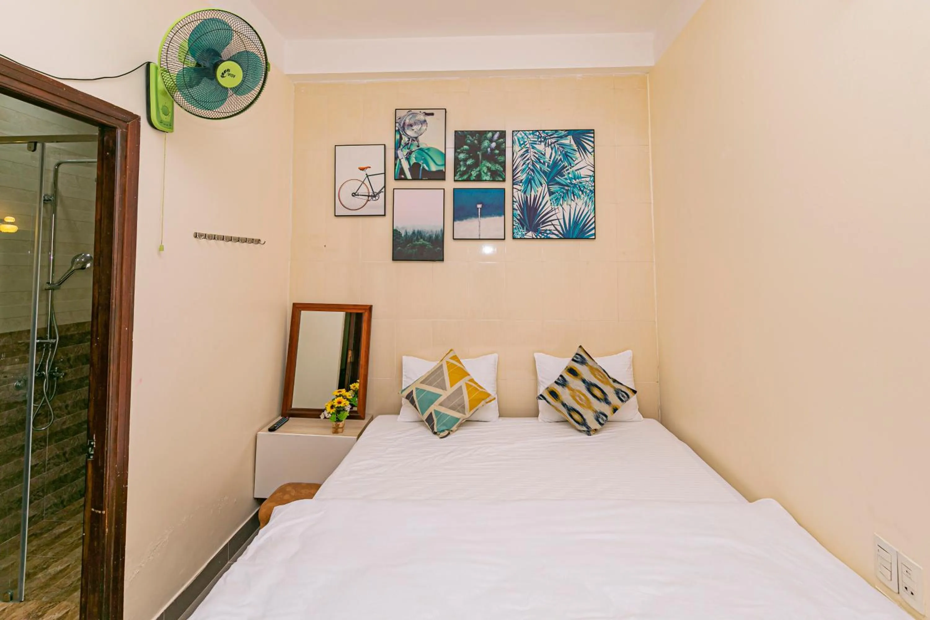 Photo of the whole room, Bed in Thang Lap Hotel