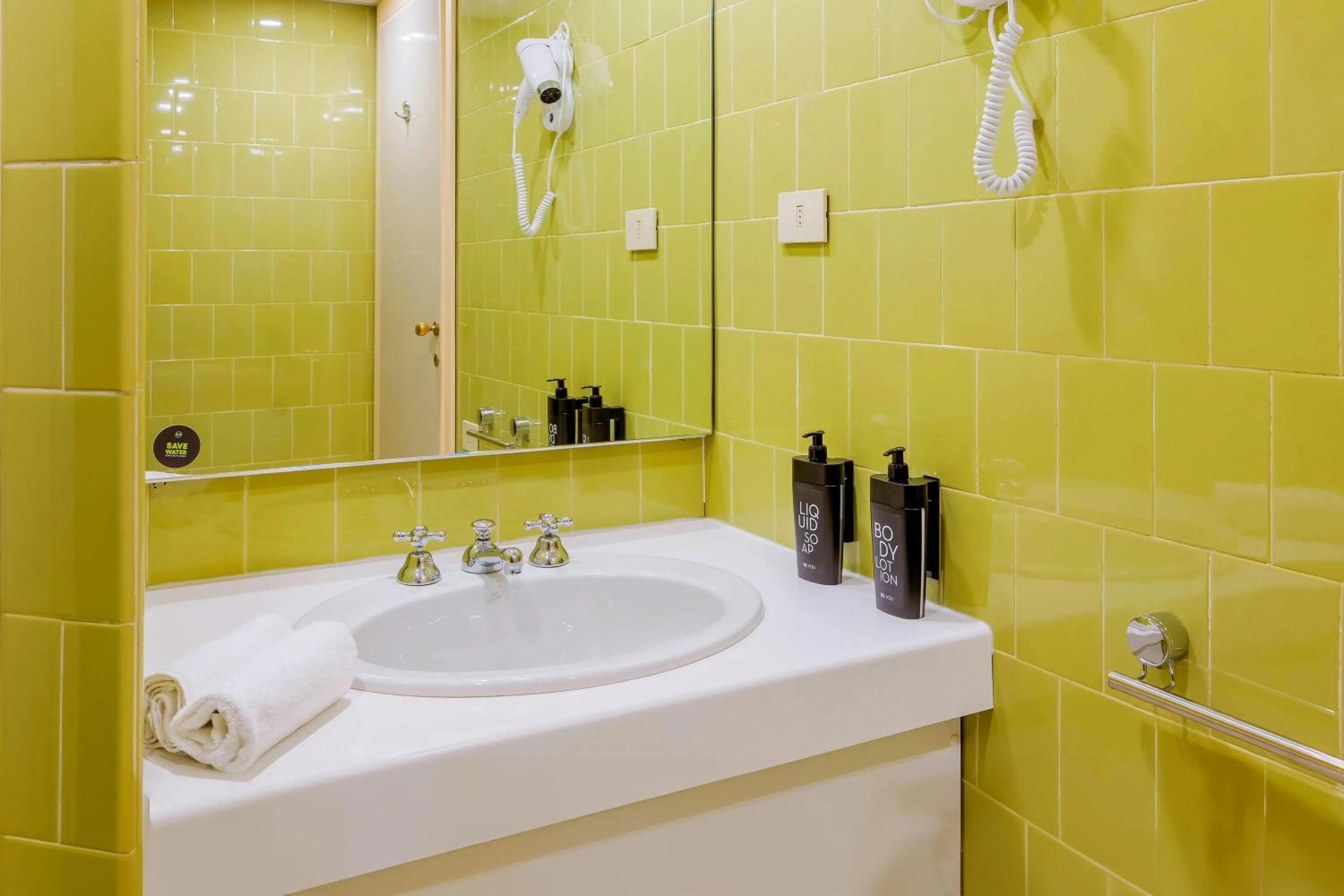 Bathroom in B&B HOTEL Fabriano Janus