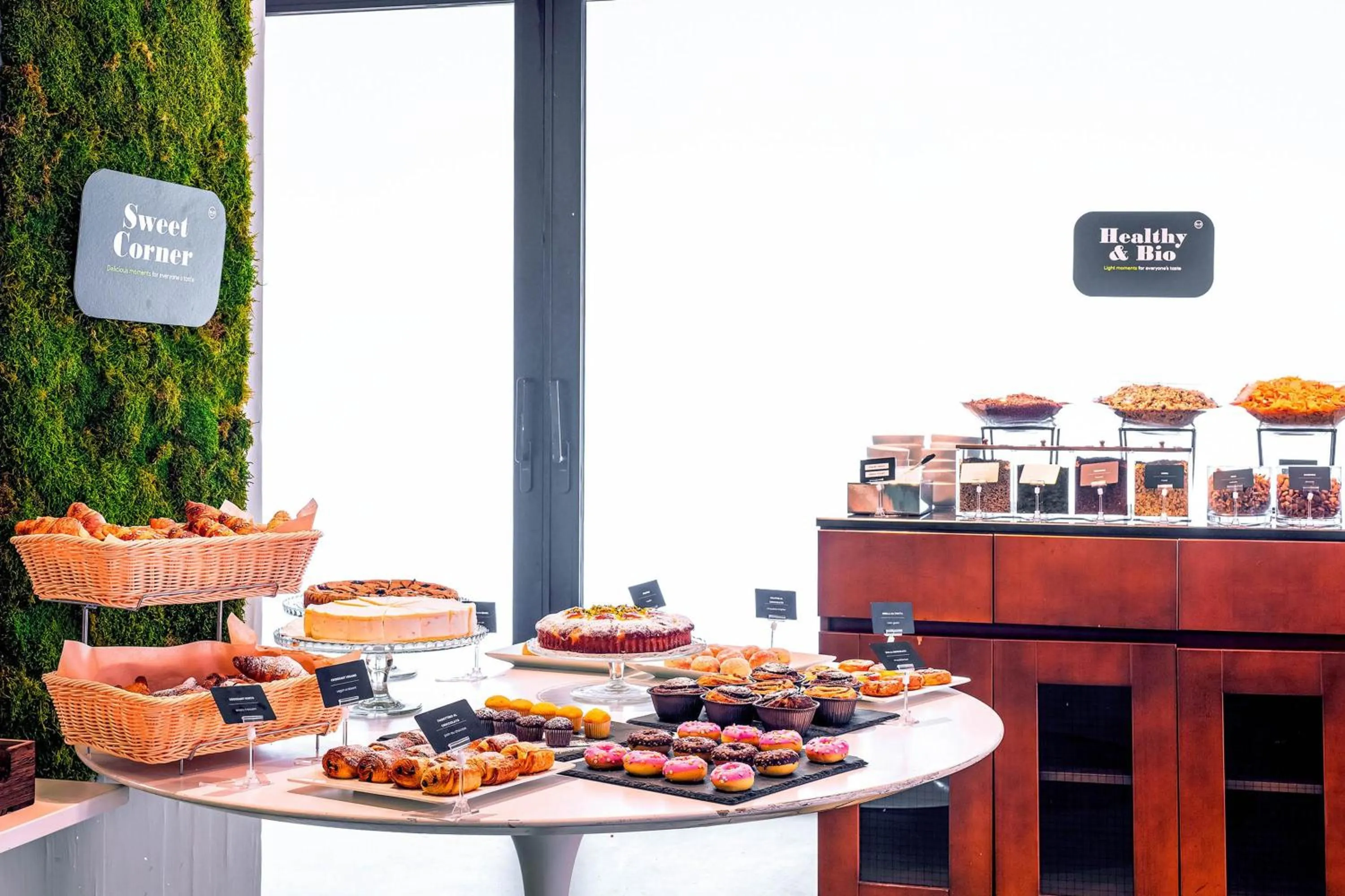 Restaurant/places to eat in B&B HOTEL Fabriano Janus