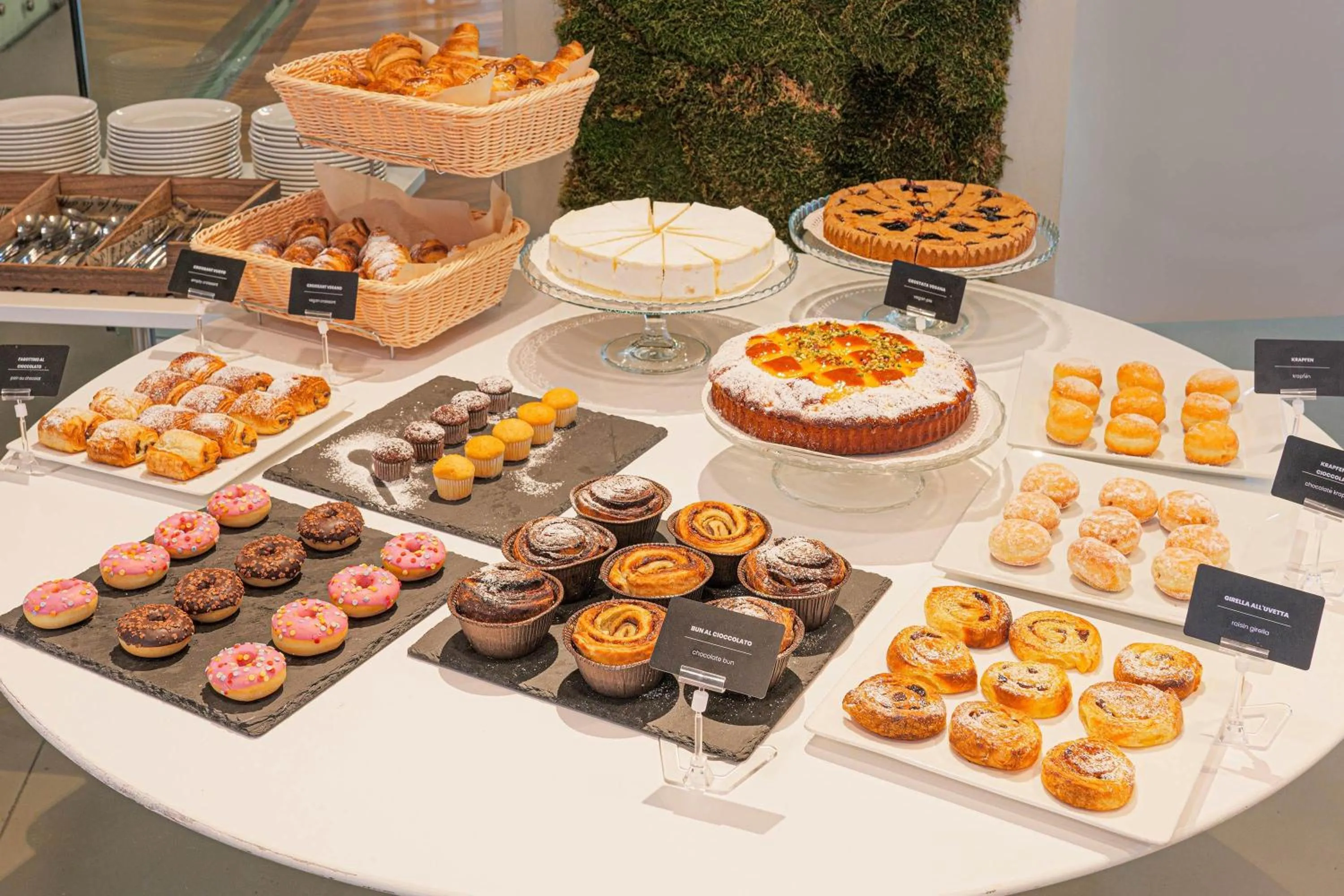 Restaurant/places to eat in B&B HOTEL Fabriano Janus