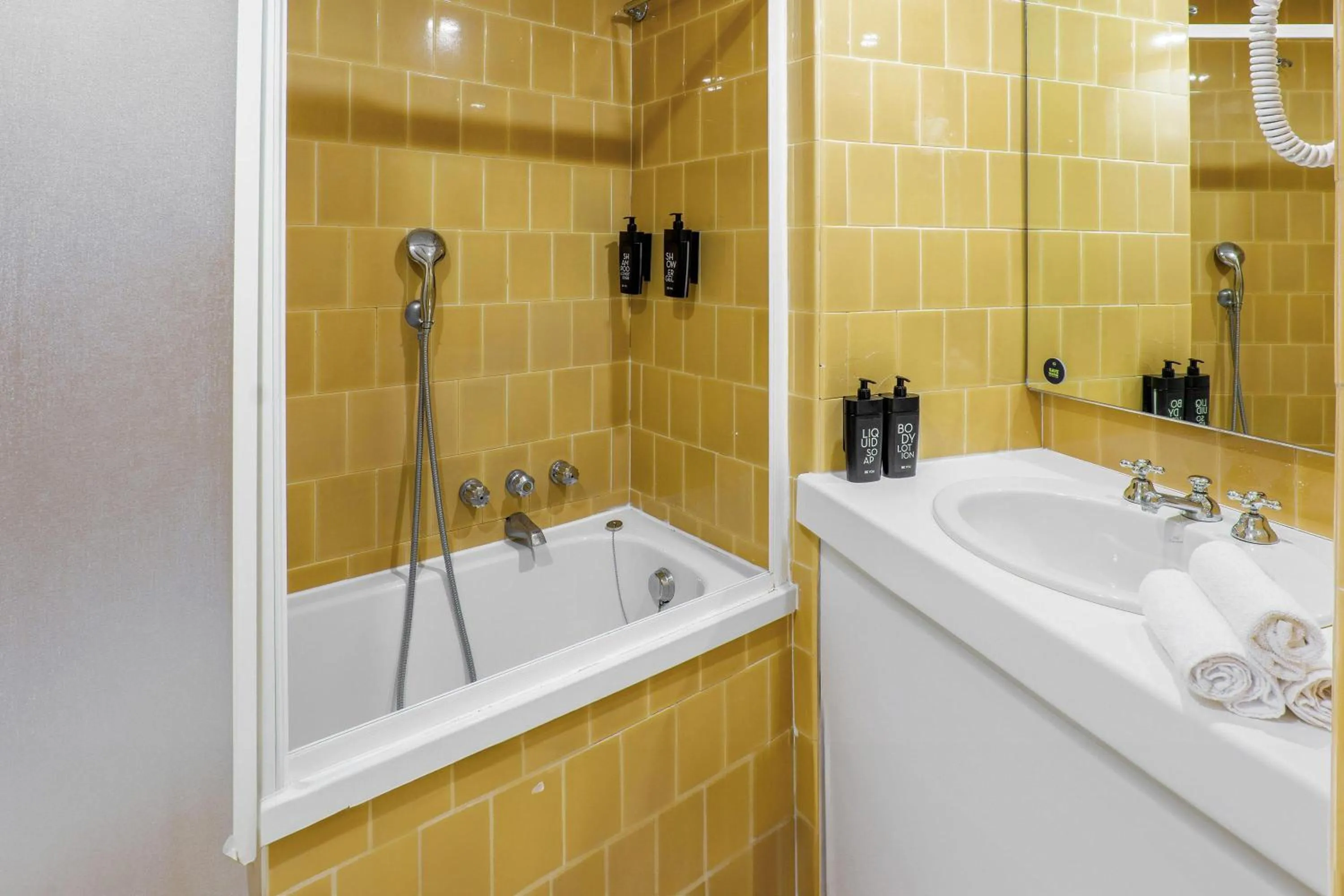 Bathroom in B&B HOTEL Fabriano Janus