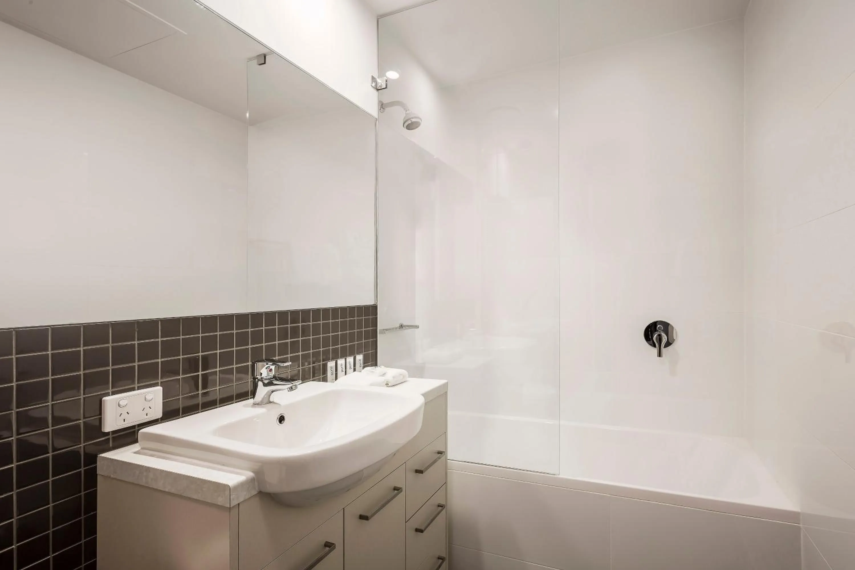 Bathroom in Quest King William South