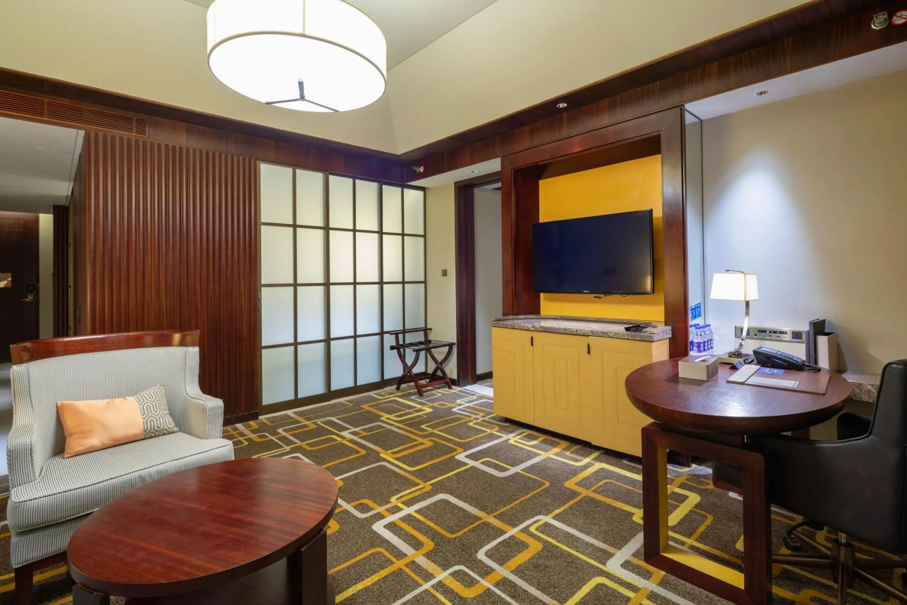 Seating area in Hilton Qingdao Golden Beach 丨 10 mins' walk to Golden Beach and Beer City