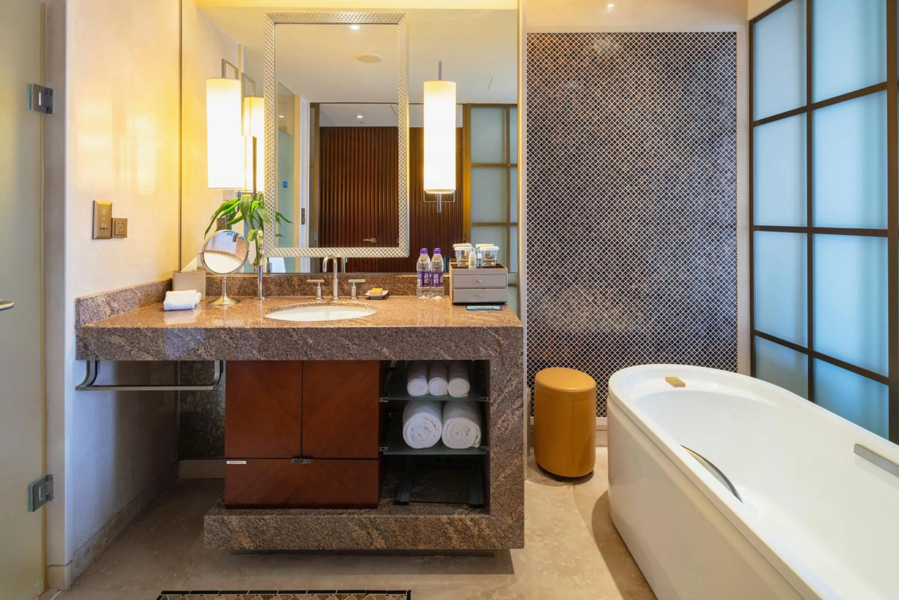 Bathroom in Hilton Qingdao Golden Beach 丨 10 mins' walk to Golden Beach and Beer City