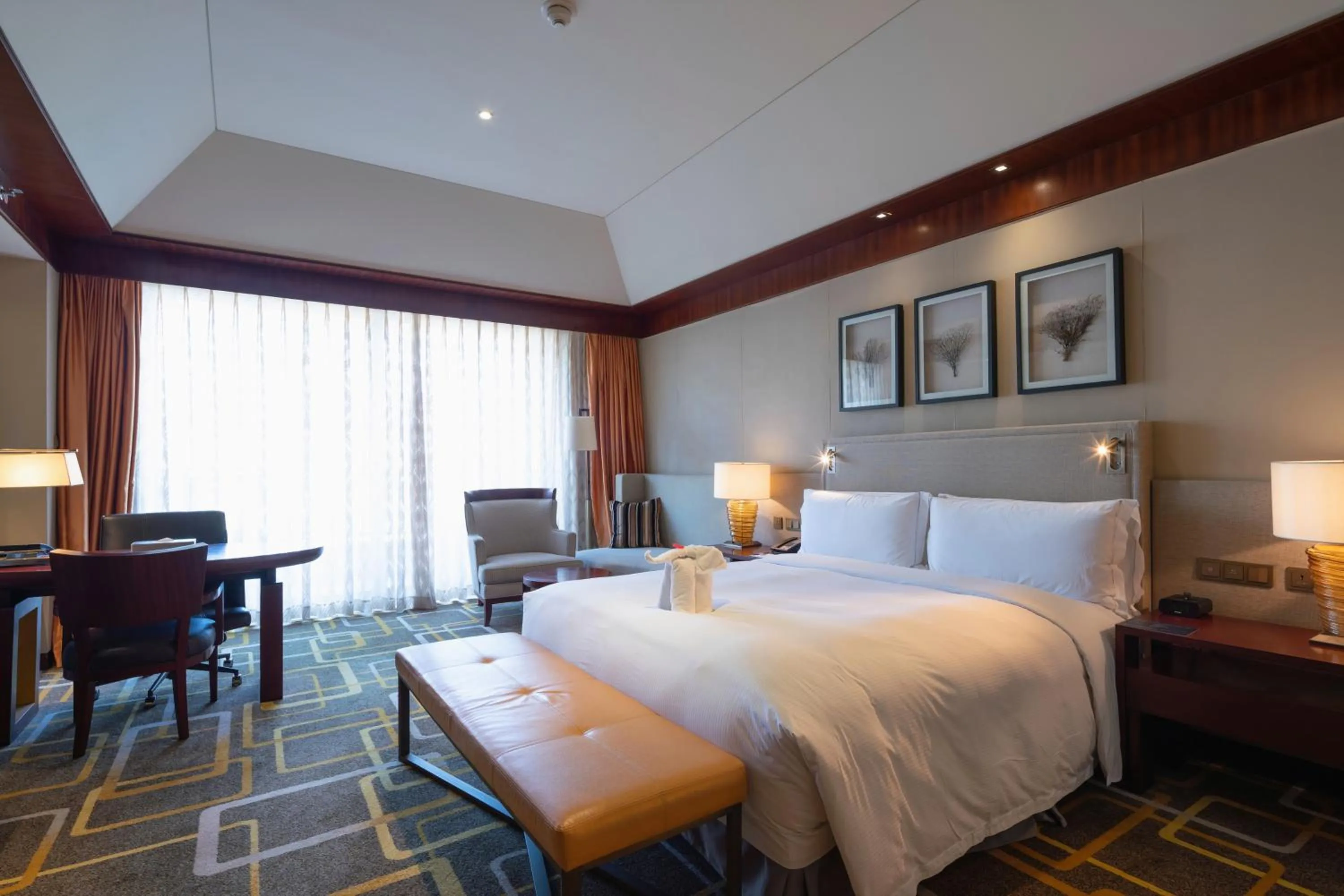 Bed in Hilton Qingdao Golden Beach 丨 10 mins' walk to Golden Beach and Beer City