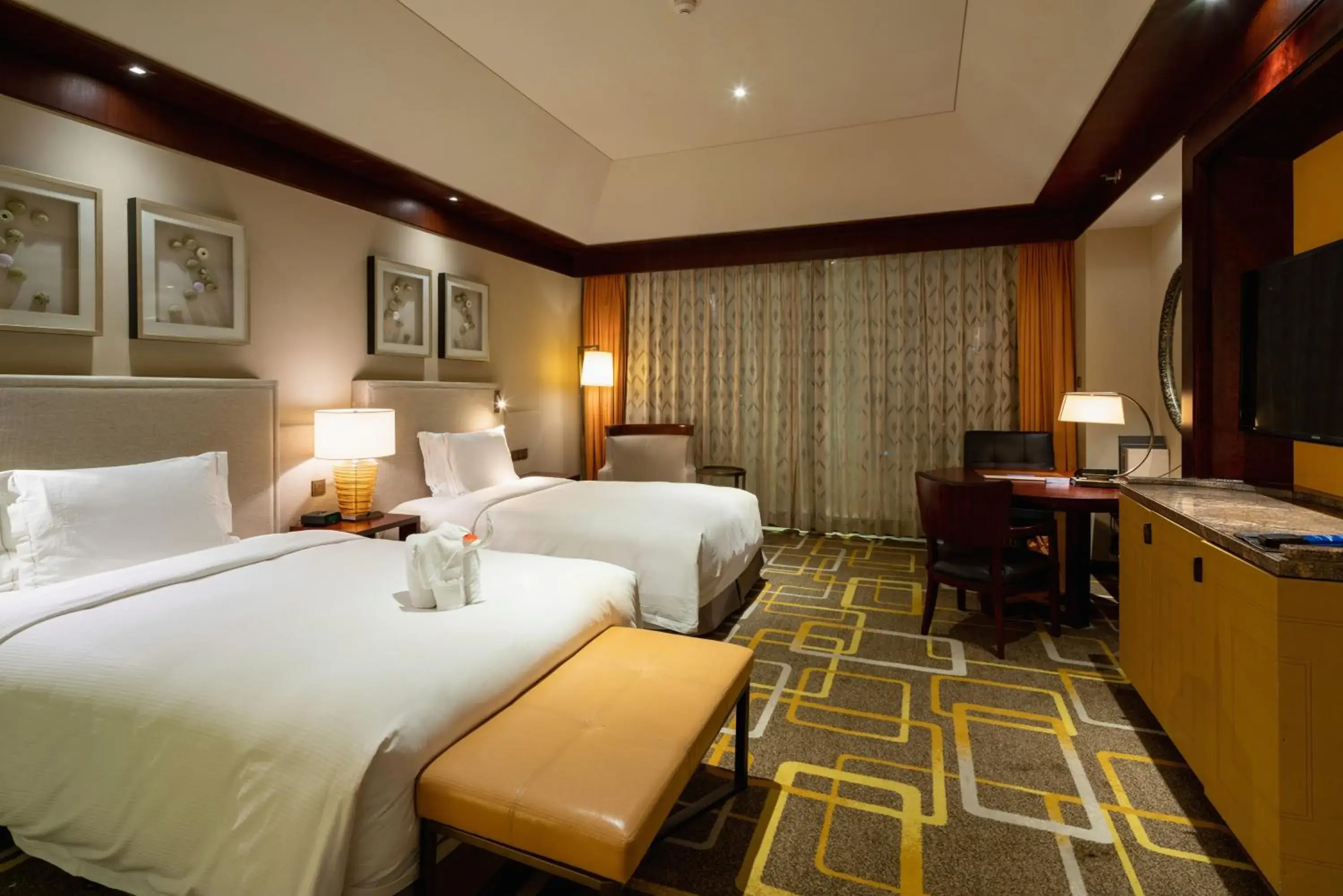 Twin Room in Hilton Qingdao Golden Beach 丨 10 mins' walk to Golden Beach and Beer City Twin Room in Hilton Qingdao Golden Beach 丨 10 mins' walk to Golden Beach and Beer City