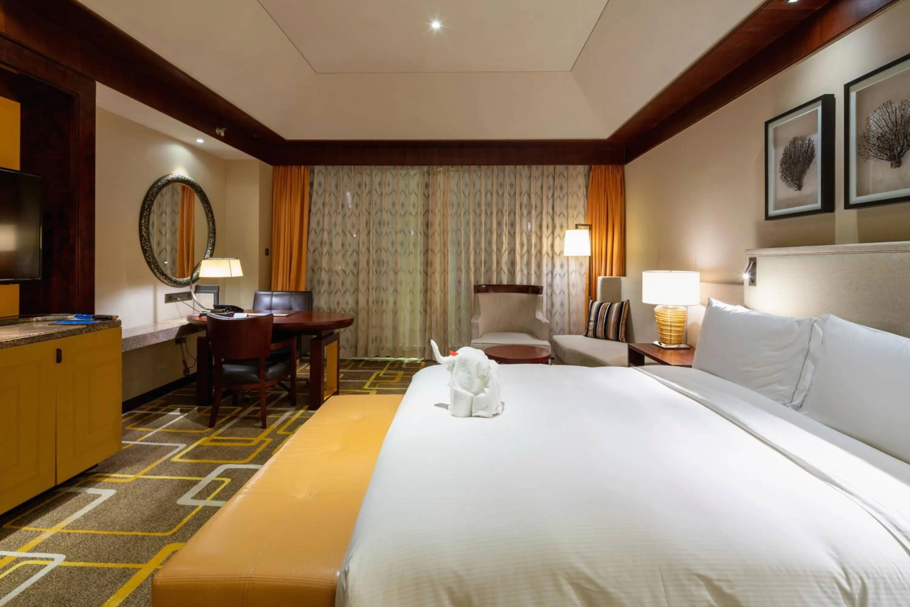Bed in Hilton Qingdao Golden Beach 丨 10 mins' walk to Golden Beach and Beer City