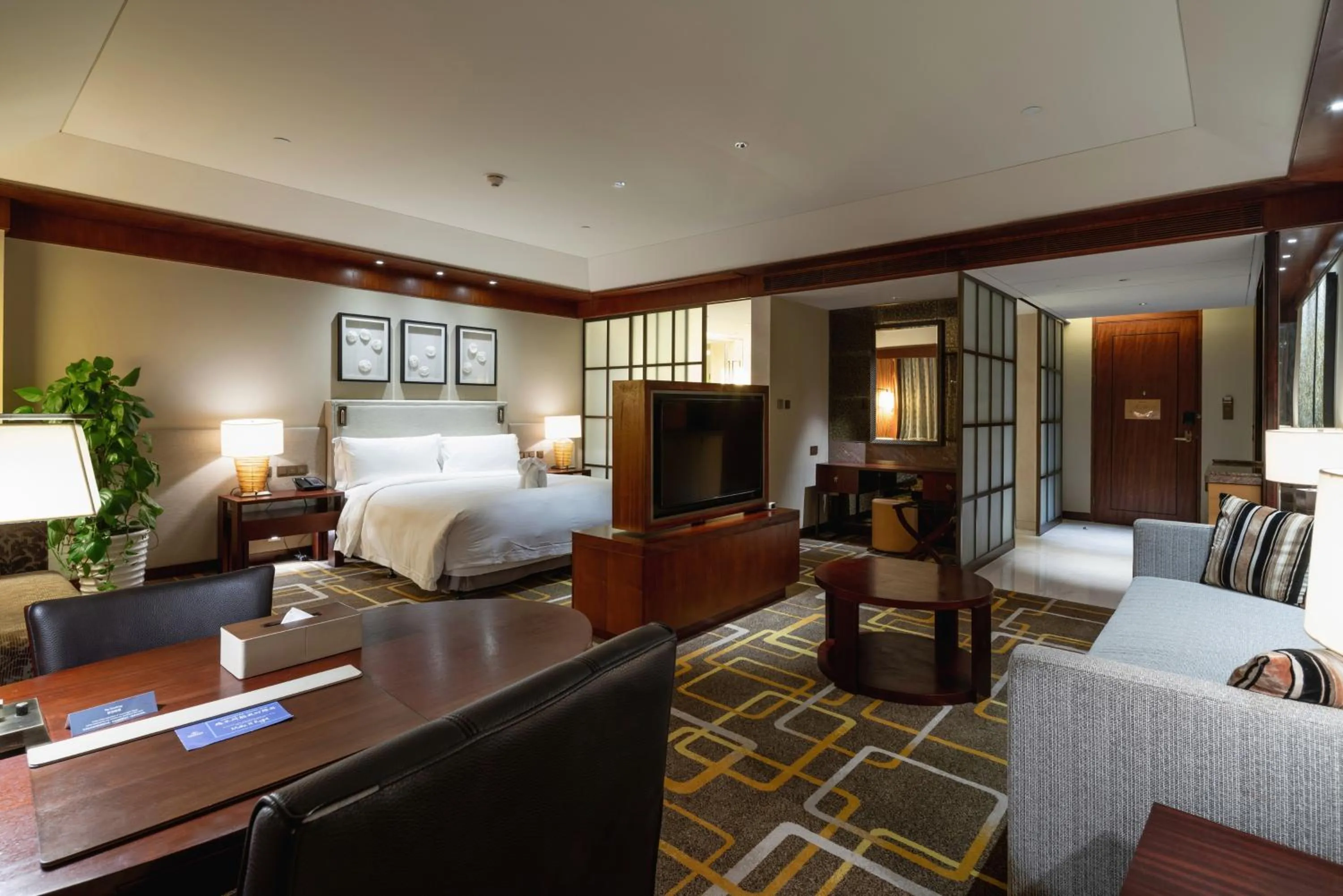 Bed in Hilton Qingdao Golden Beach 丨 10 mins' walk to Golden Beach and Beer City