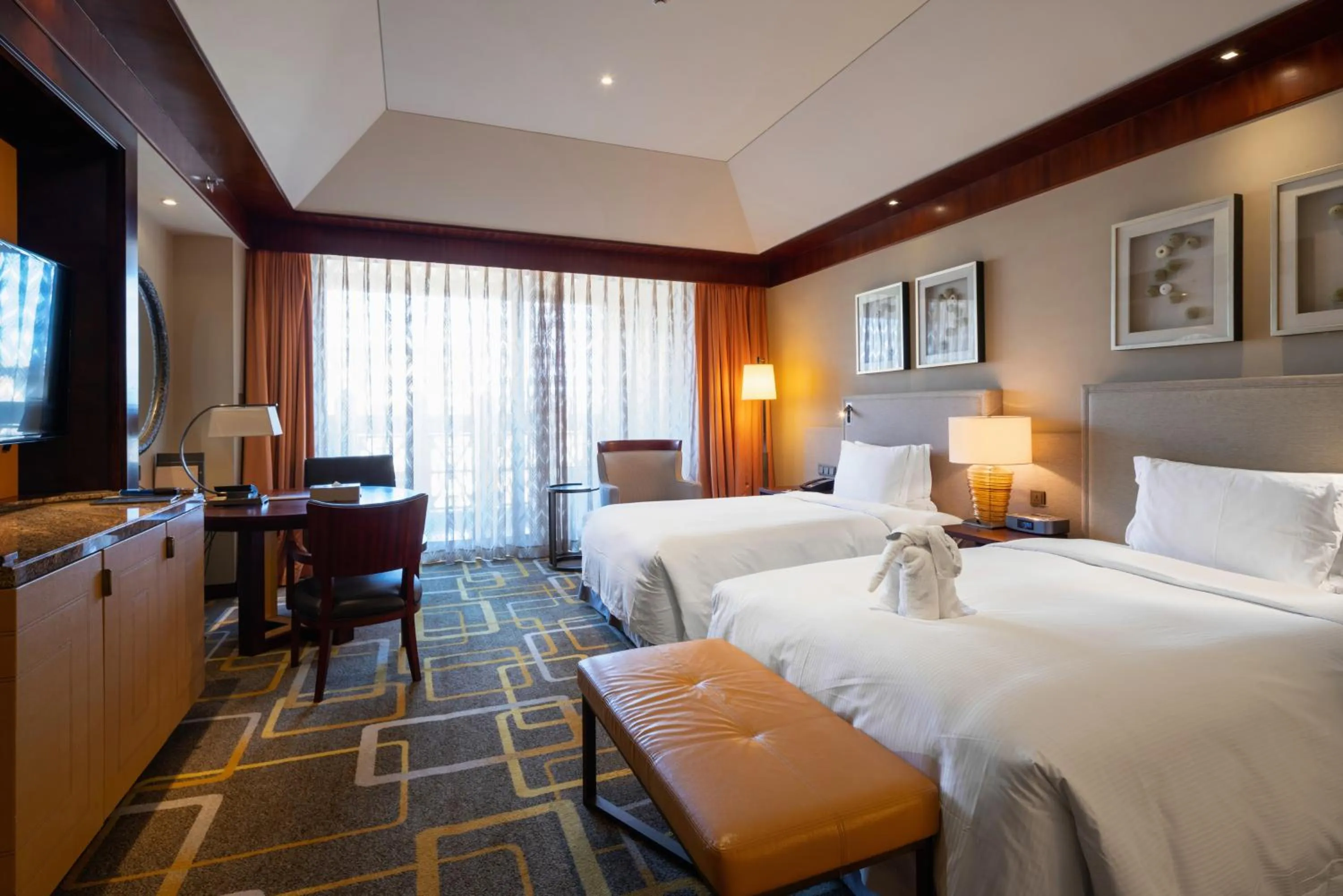 Bed in Hilton Qingdao Golden Beach 丨 10 mins' walk to Golden Beach and Beer City