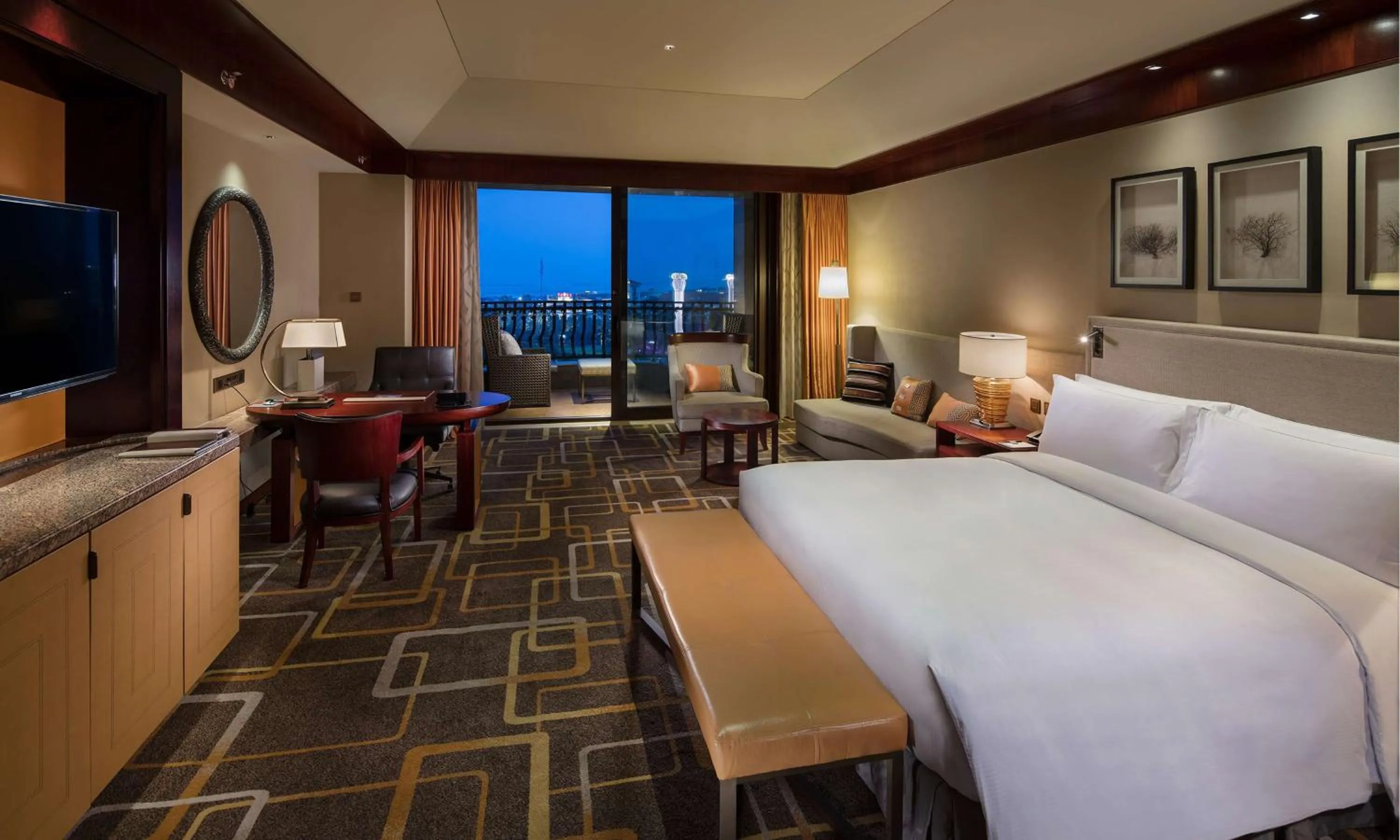 Bedroom, Bed in Hilton Qingdao Golden Beach 丨 10 mins' walk to Golden Beach and Beer City