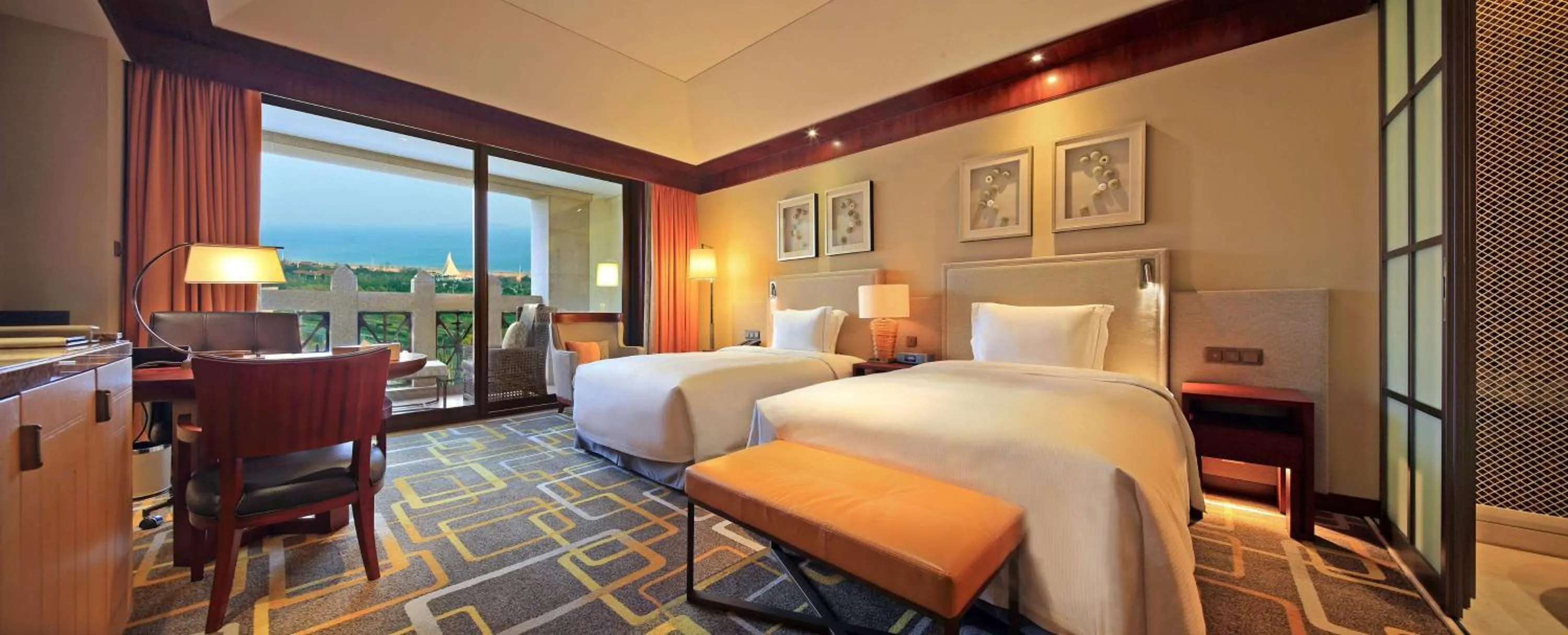 Bed in Hilton Qingdao Golden Beach 丨 10 mins' walk to Golden Beach and Beer City