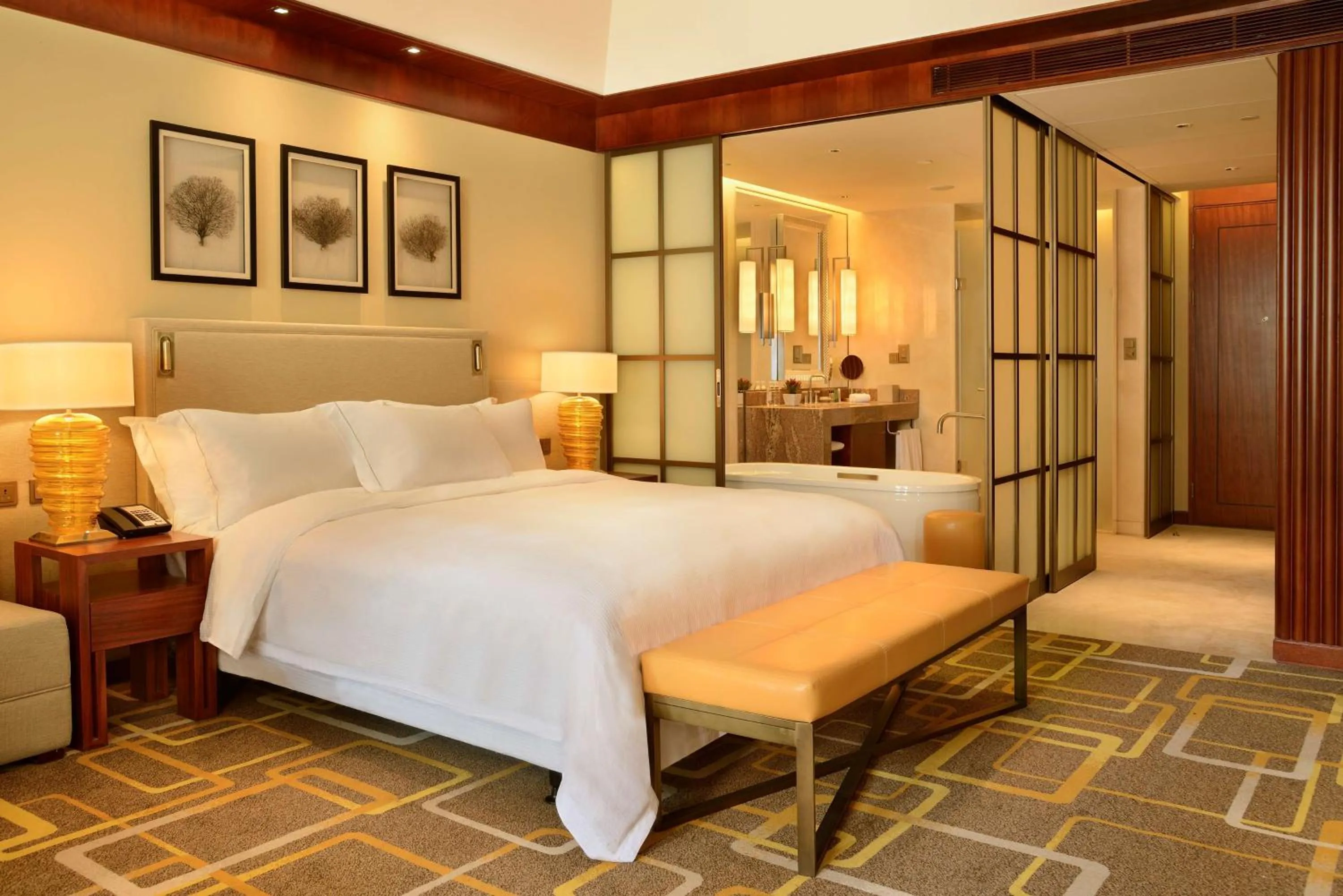 Bed in Hilton Qingdao Golden Beach 丨 10 mins' walk to Golden Beach and Beer City