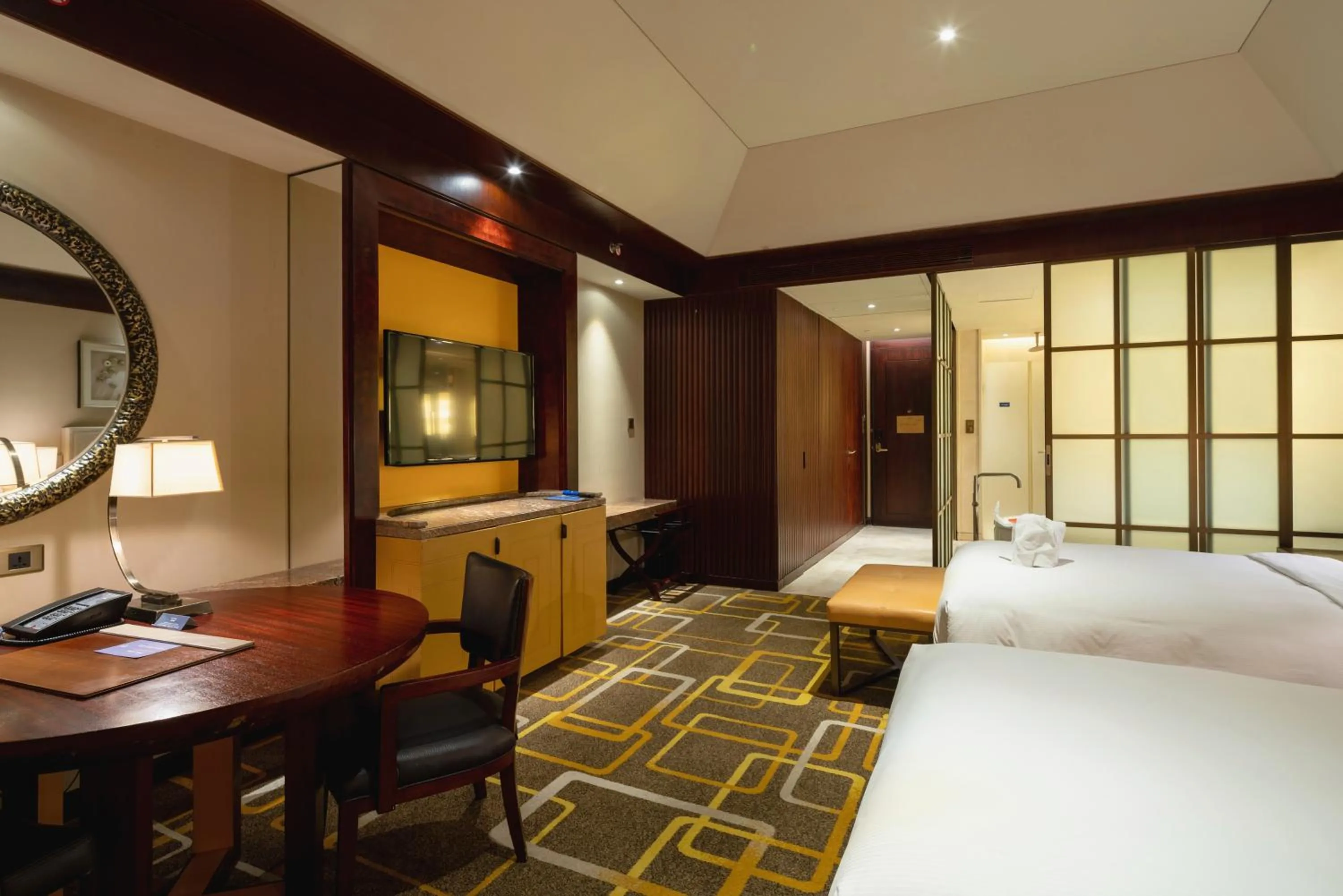 Bed in Hilton Qingdao Golden Beach 丨 10 mins' walk to Golden Beach and Beer City